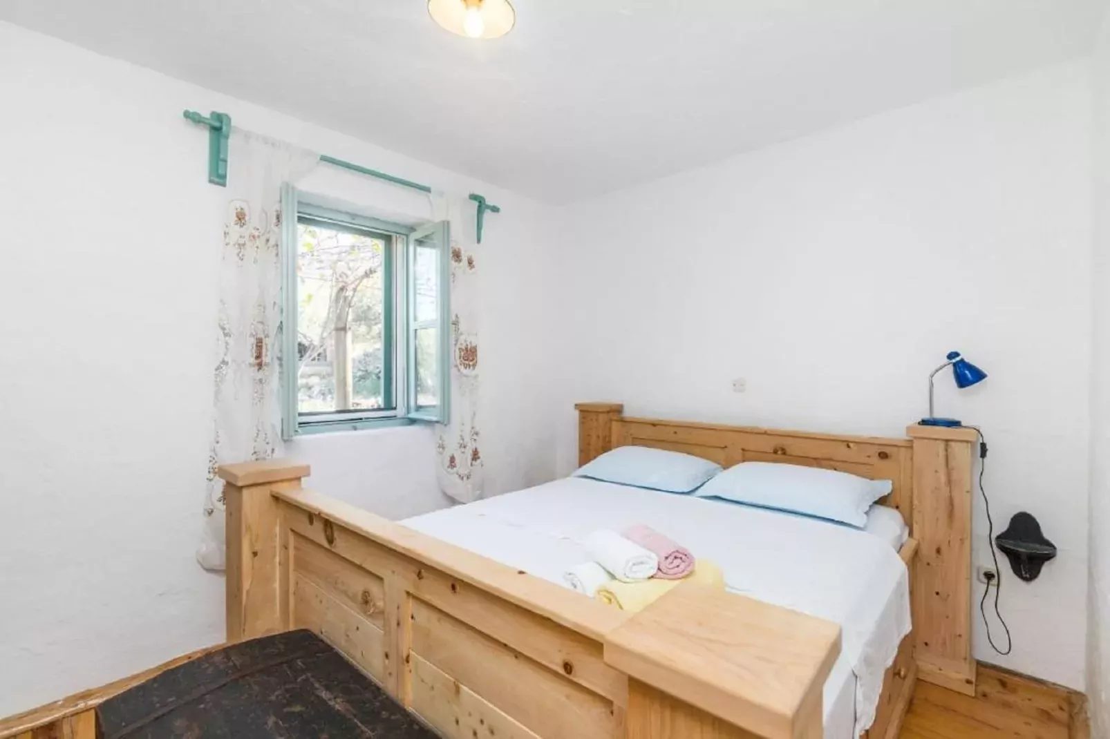 Lavender Cottage-Two Bedroom  Holiday Cottage  with Terrace-Slaapkamer