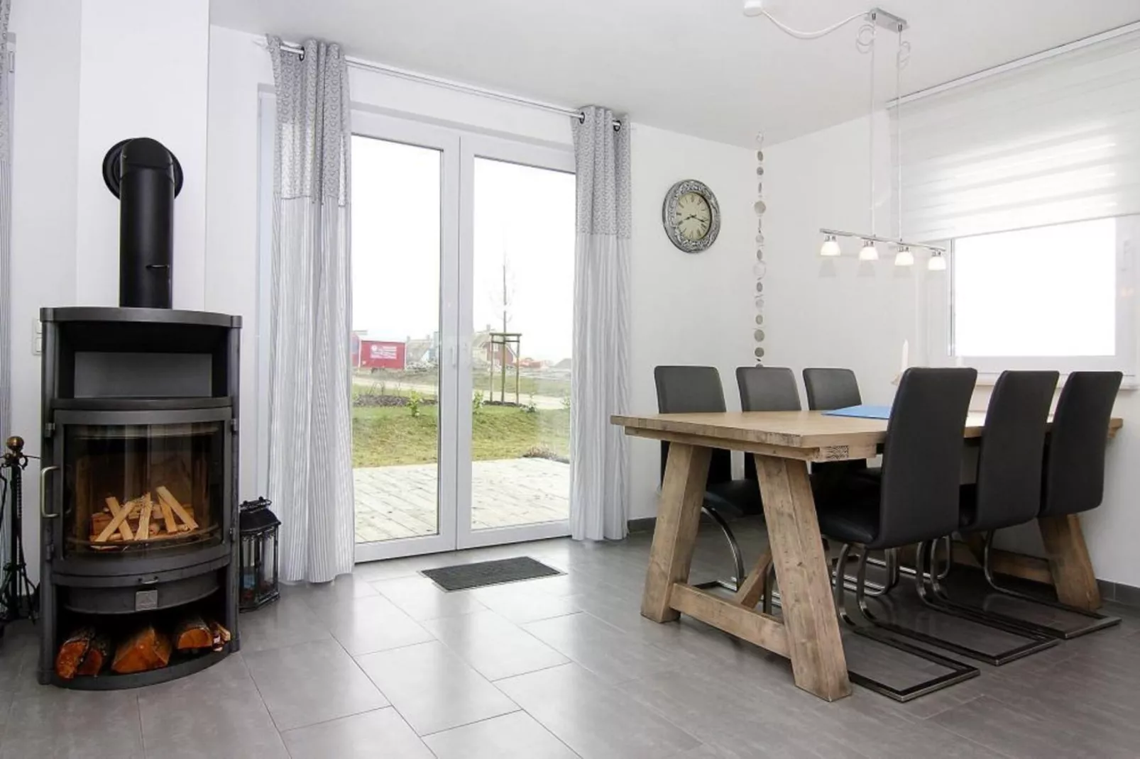 Ferienhaus de Poeler Drift 6 Personen-Eetkamer