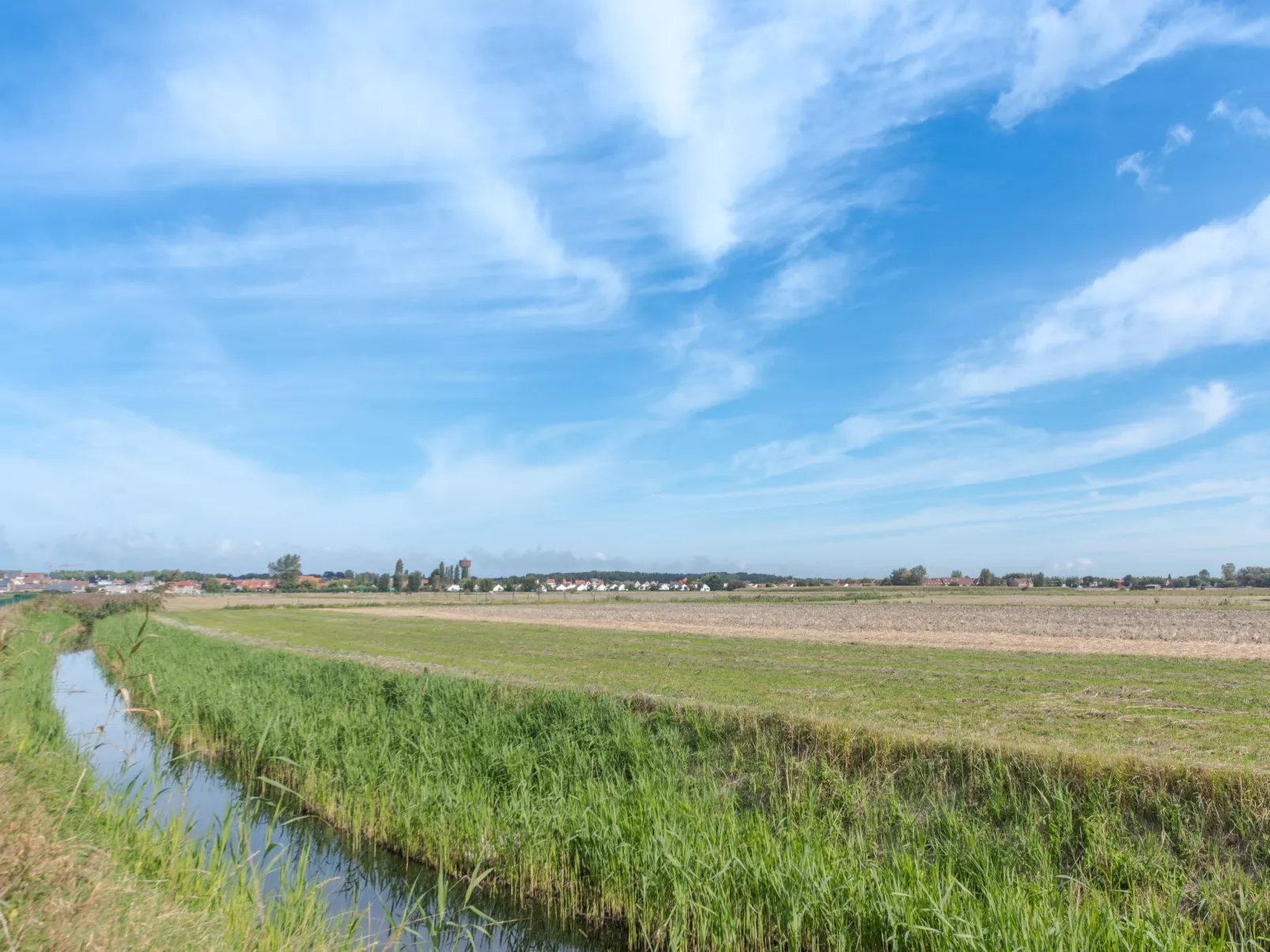 Sirius with parking and shared pool-Buiten