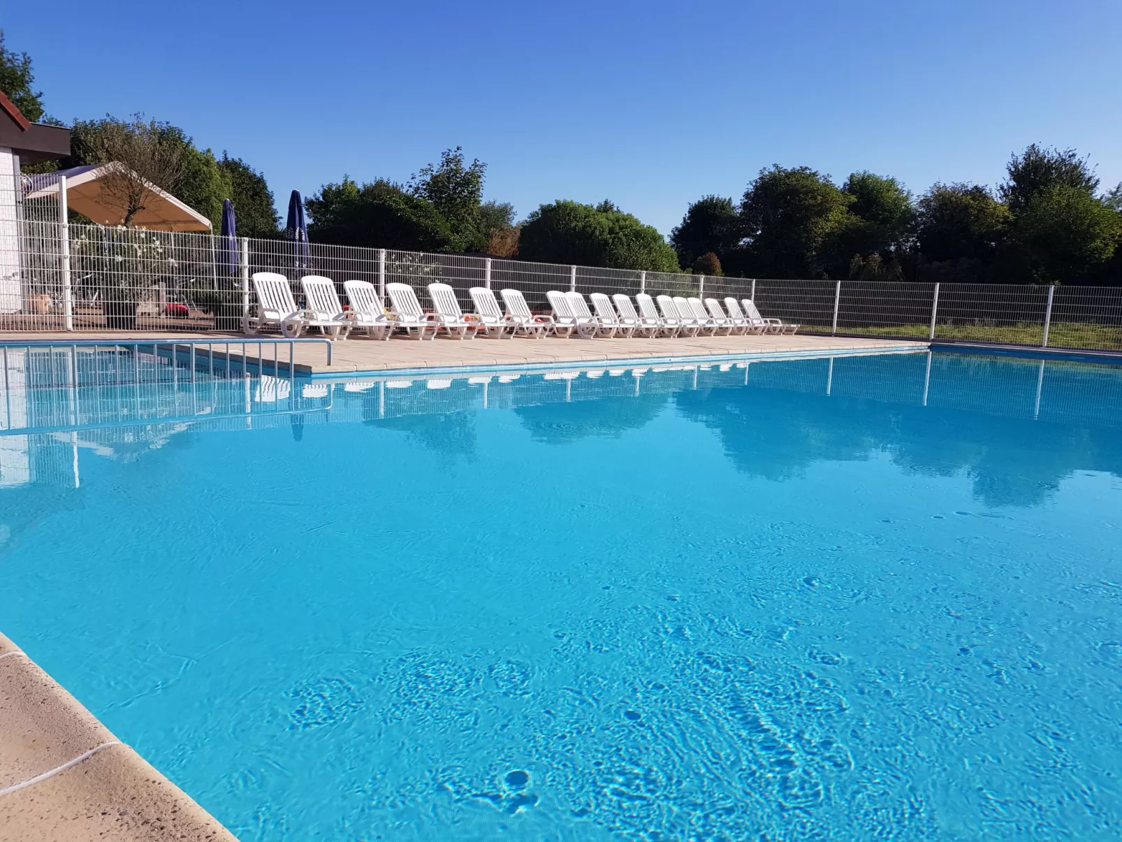 Sirius with parking and shared pool-Buiten