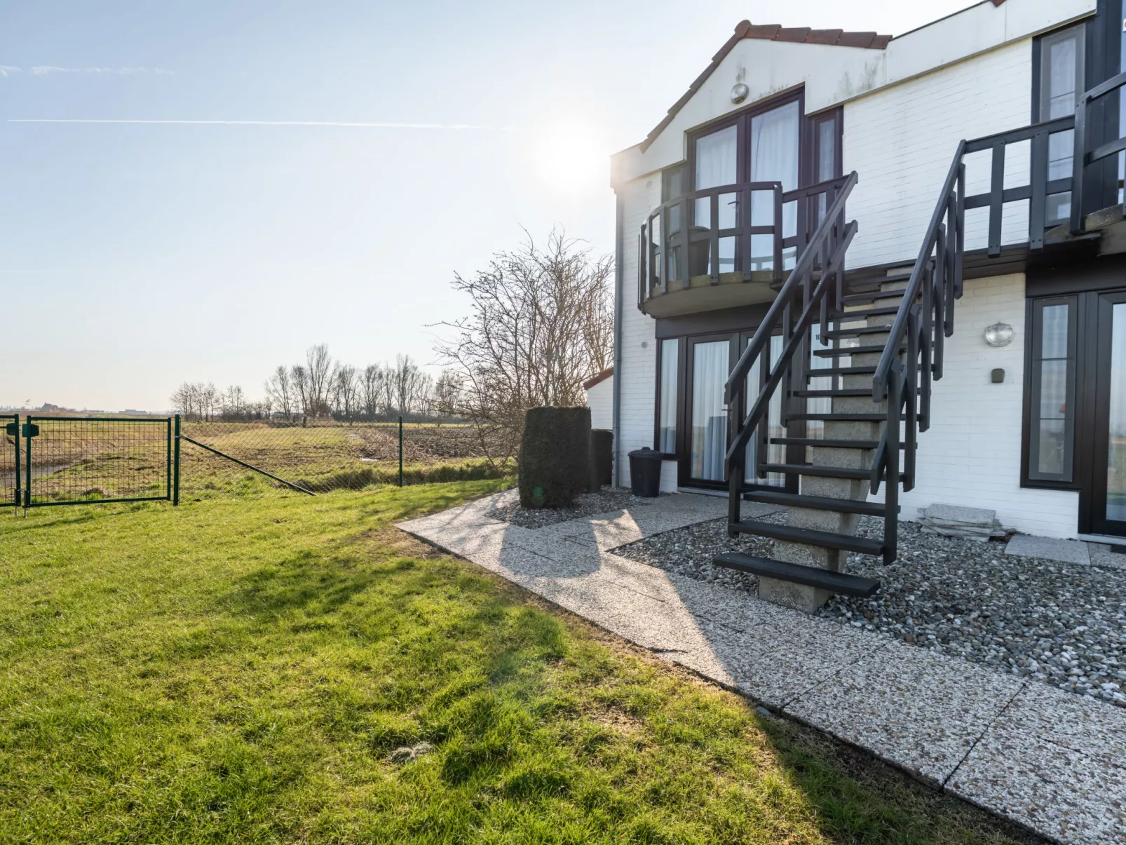 Sirius with parking and shared pool-Buiten
