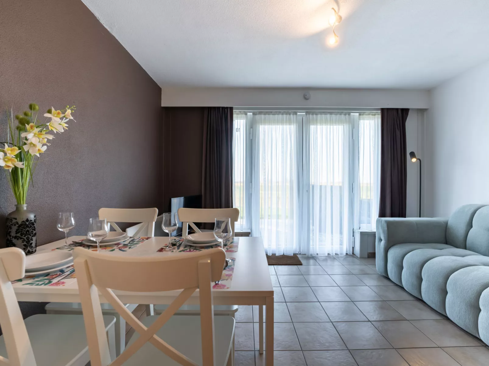 Sirius with parking and shared pool-Binnen