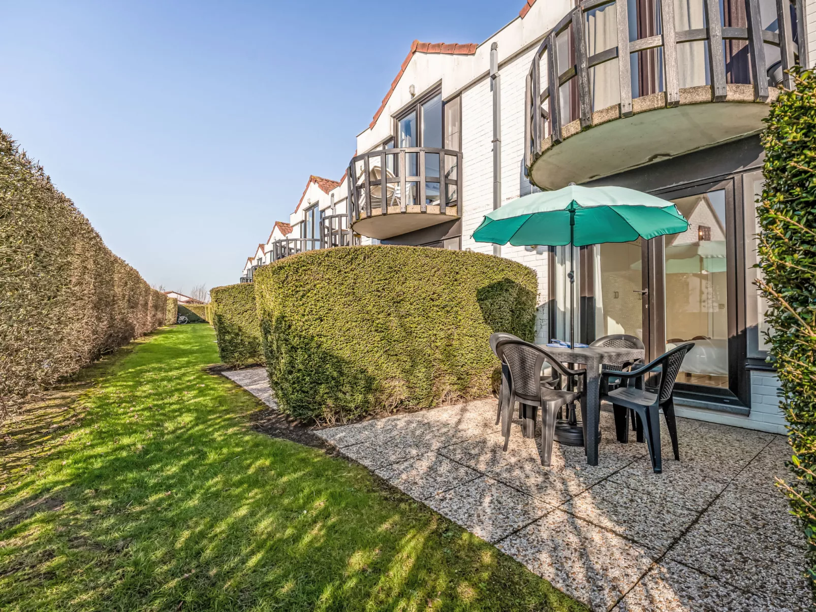 Sirius with parking and shared pool-Buiten
