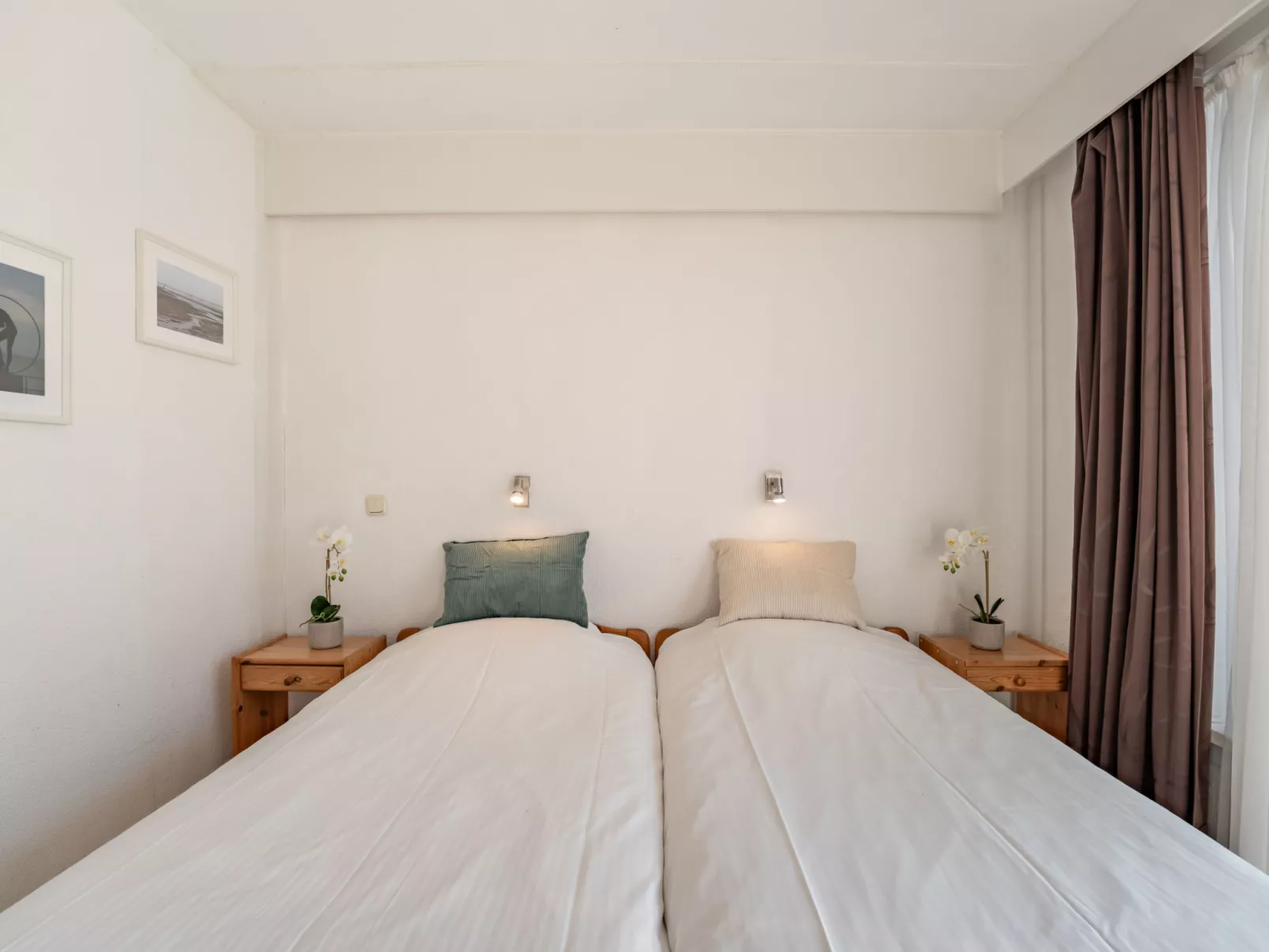 Sirius with parking and shared pool-Binnen