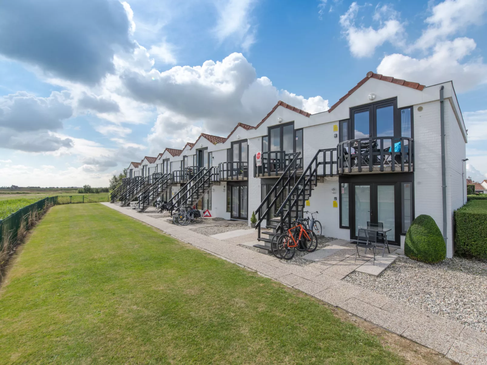 Sirius with parking and shared pool-Buiten
