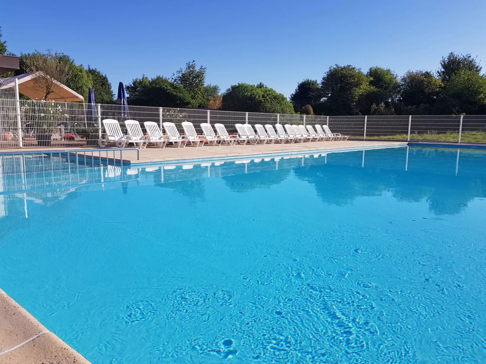 Sirius with parking and shared pool-Buiten