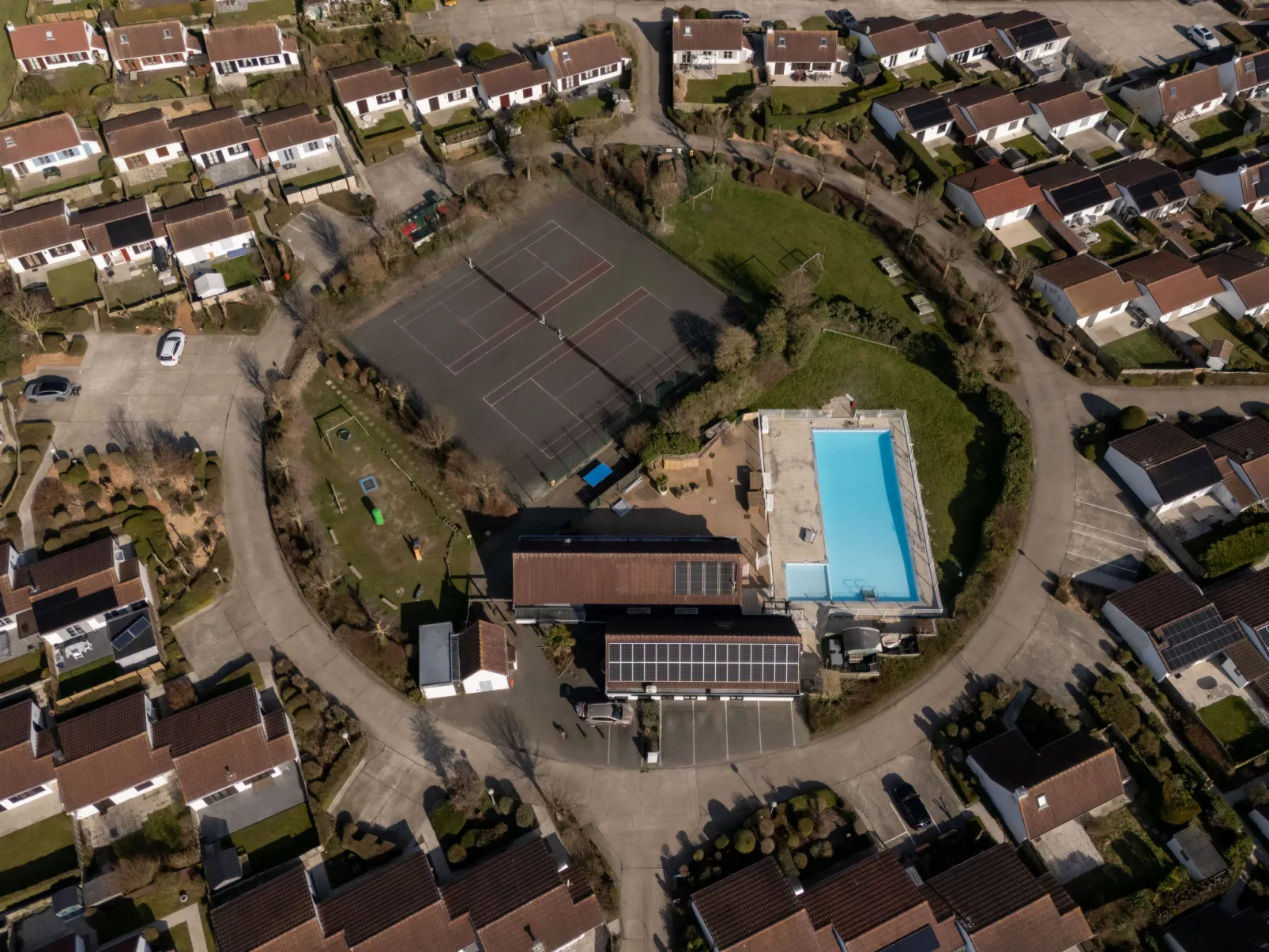 Sirius with parking and shared pool-Buiten