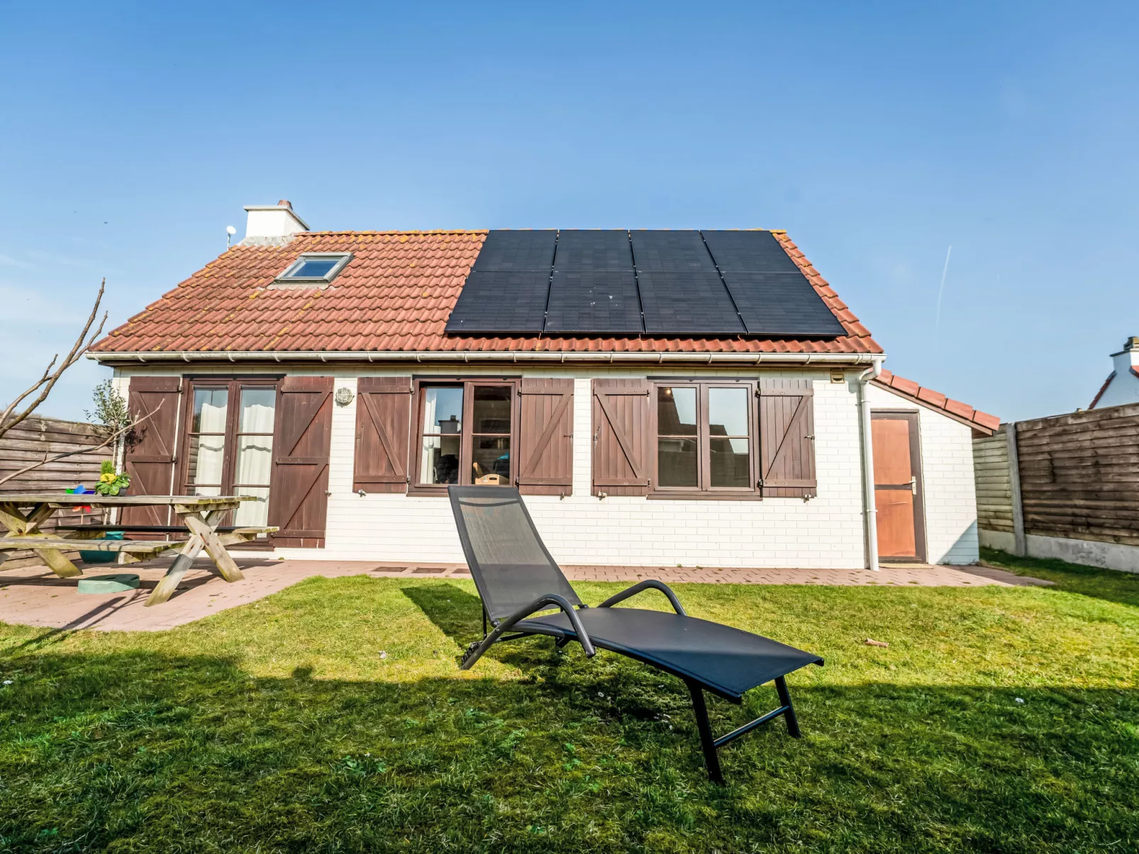 Pippa with parking & garden-Buiten