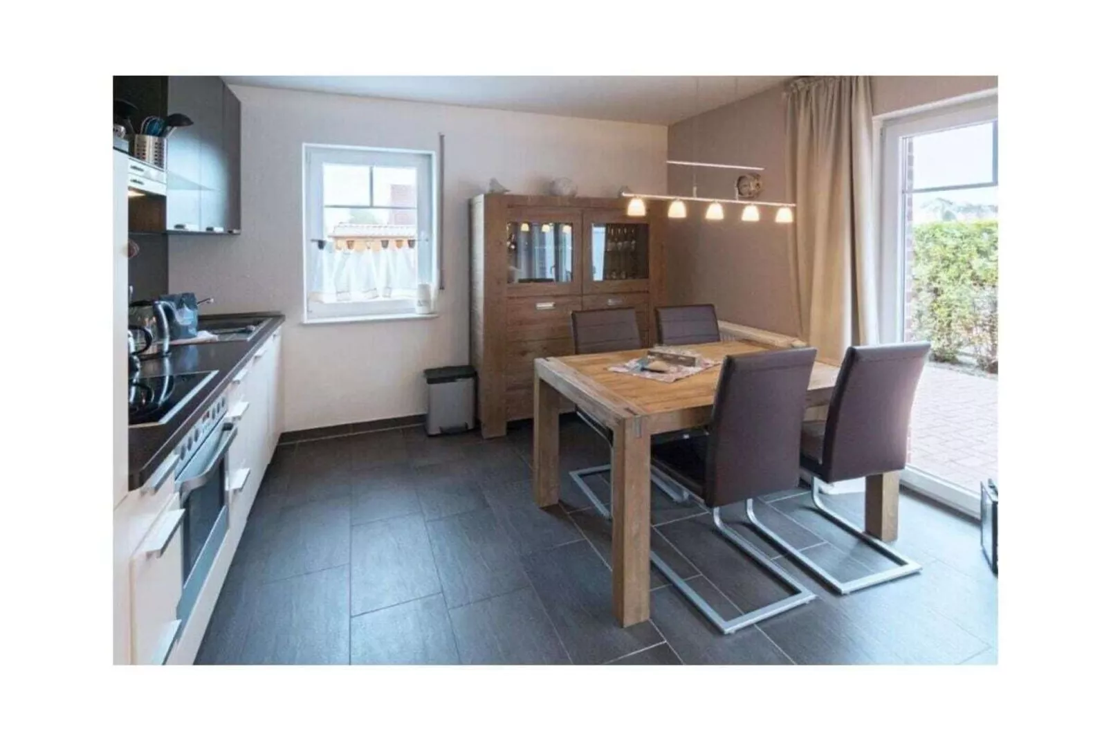 93938-Eetkamer