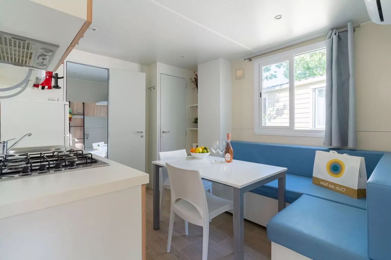 Rimini Family Village Viserba Rimini - Lodge 4 plus 1 pax-Eetkamer