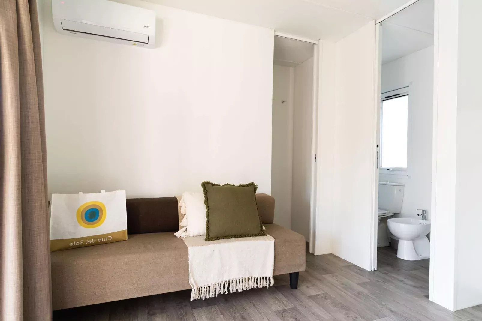 Rimini Family Village Viserba Rimini - Lodge Superior 6 pax-Woonkamer