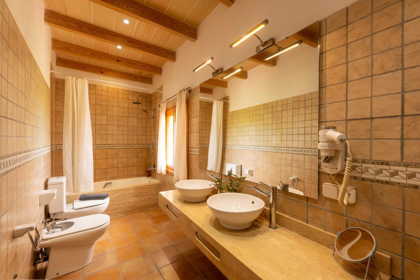 Issamar, Finca 5StarsHome Mallorca-Badkamer