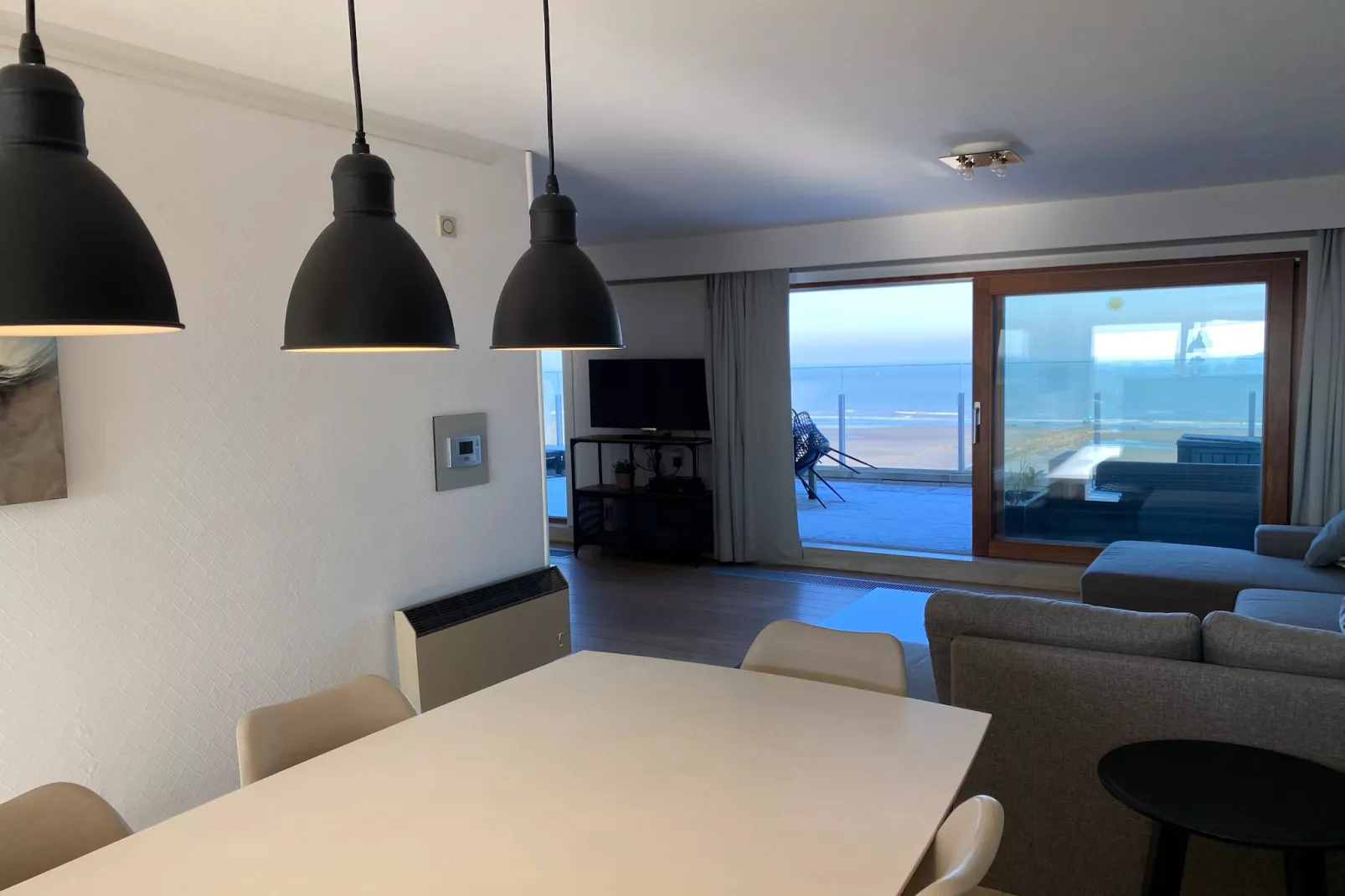 TIJL A 0901GAR-Eetkamer