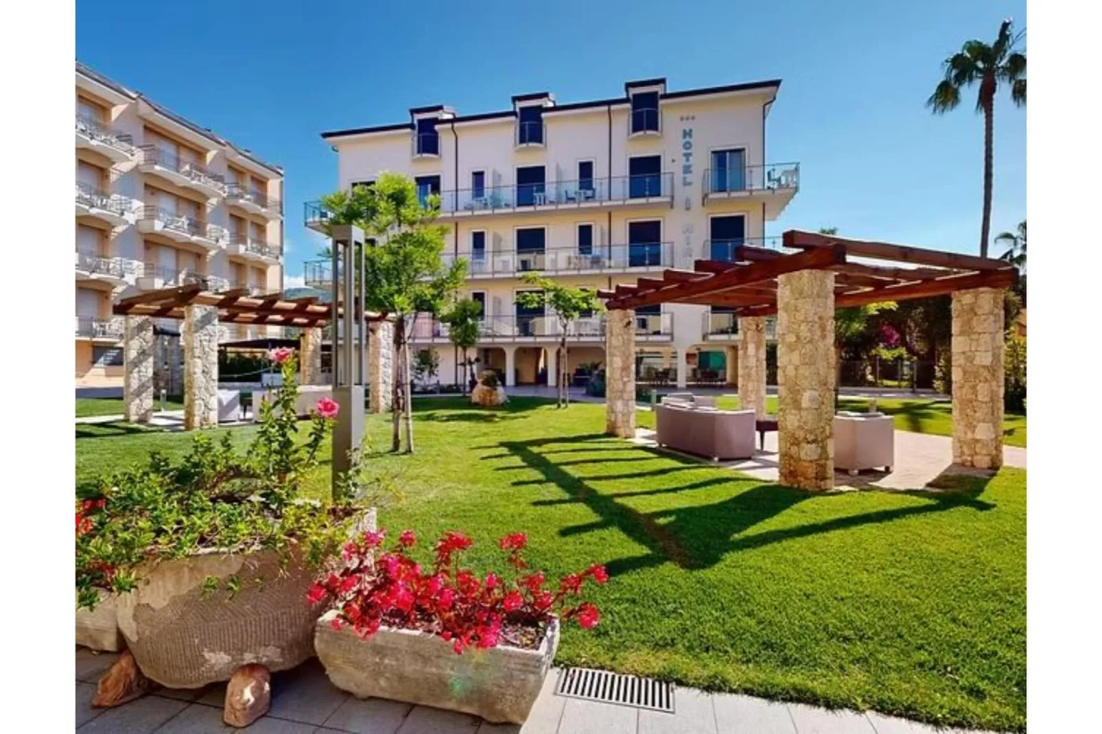 Residence Miriam - APARTMENT TWO BEDROOMS-Tuinen zomer