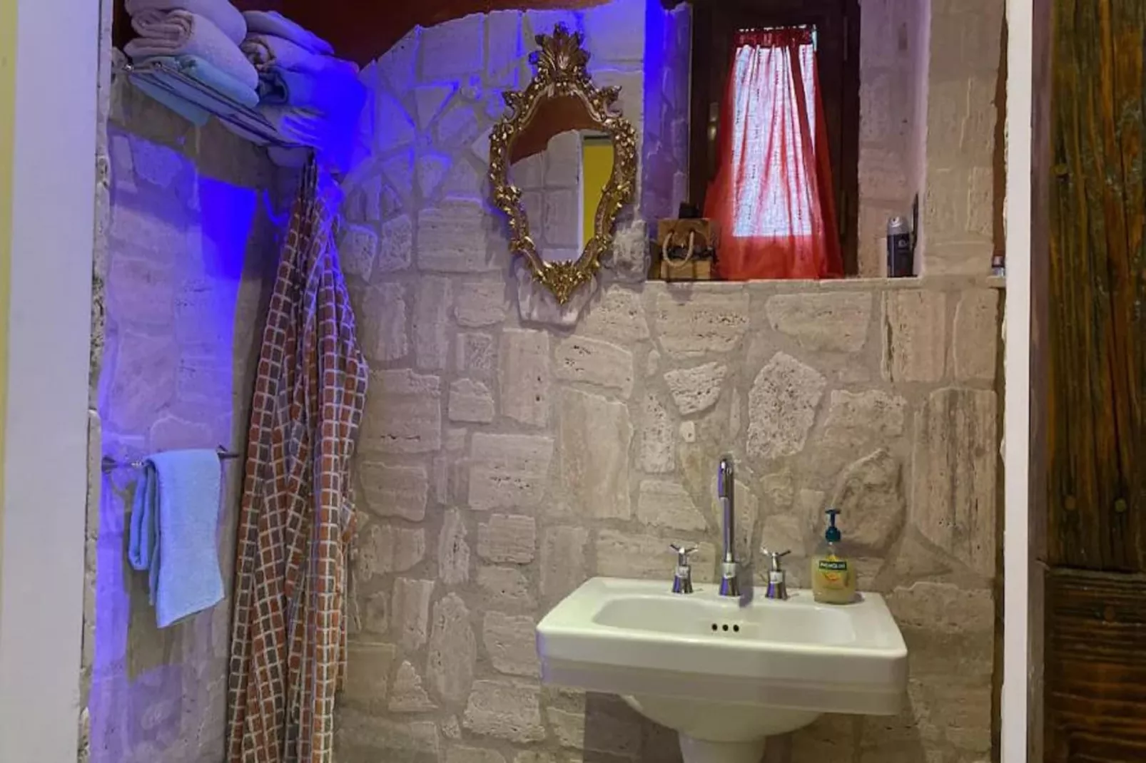 Casa Carlotta-Badkamer