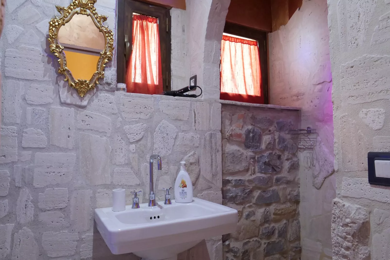 Casa Carlotta-Badkamer