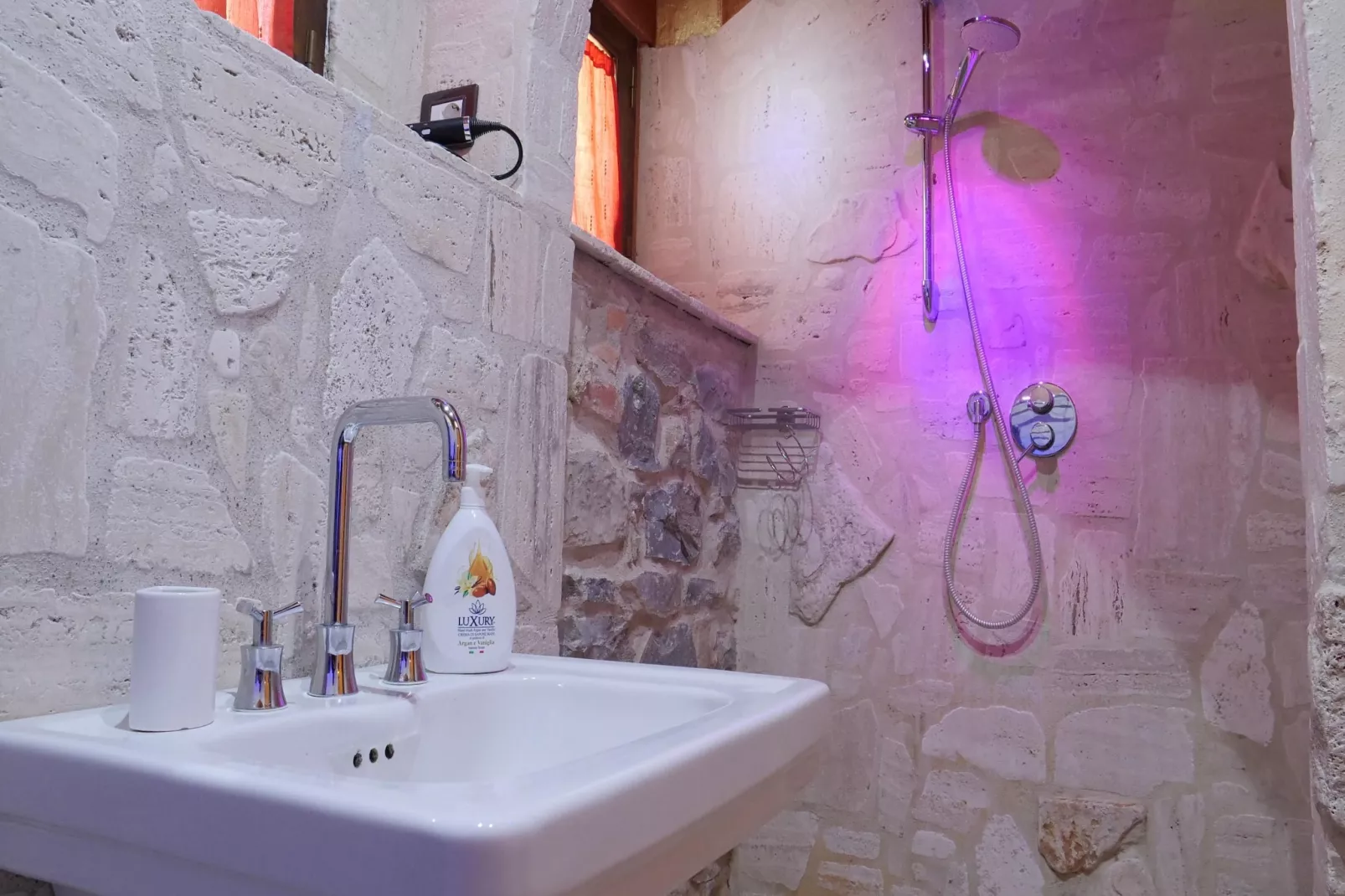 Casa Carlotta-Badkamer