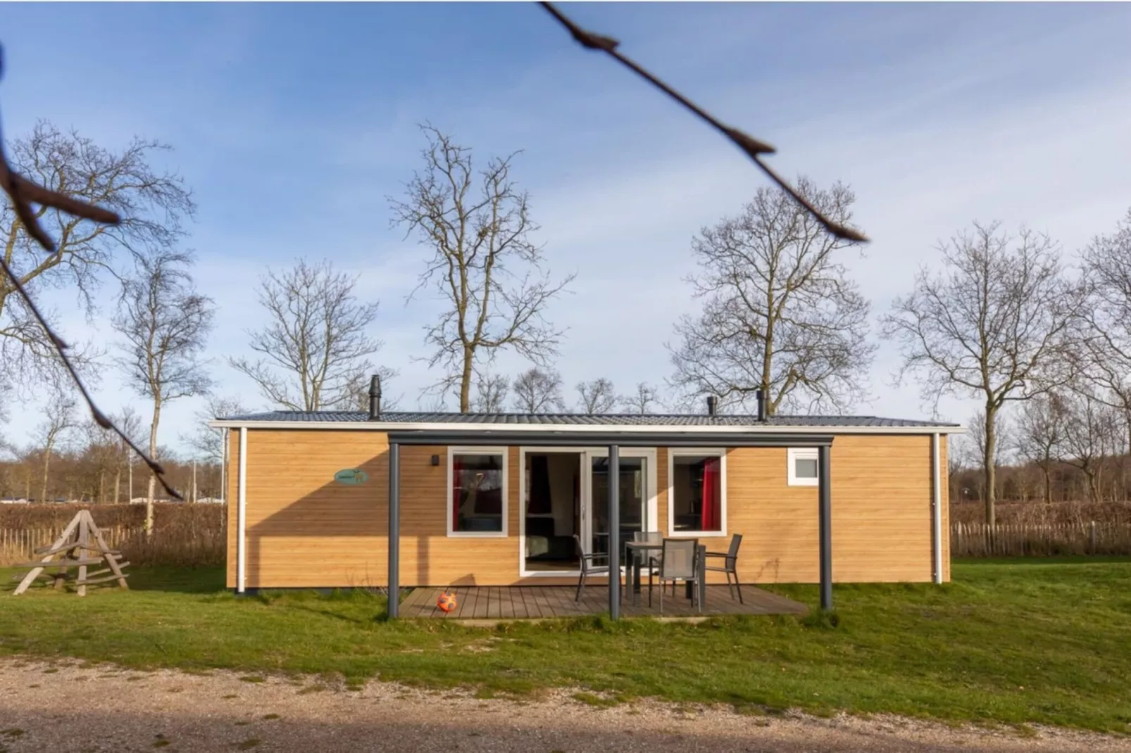 Chalet - Camping de Duinhoeve 'Bosdier'-Buitenkant zomer