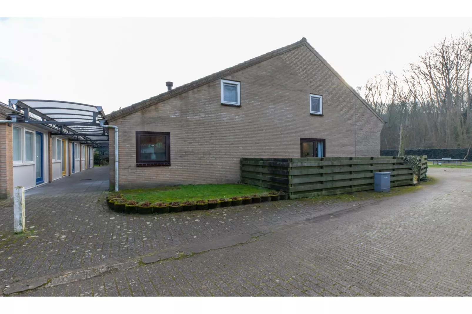 WoesteHoeve-Buitenkant zomer