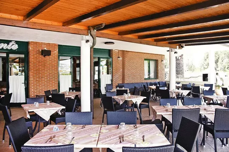 Ferienanlage La Cecinella Villaggio Turistico Cecina Mare Typ Trilo  F Villette GINEPRO-Eetkamer