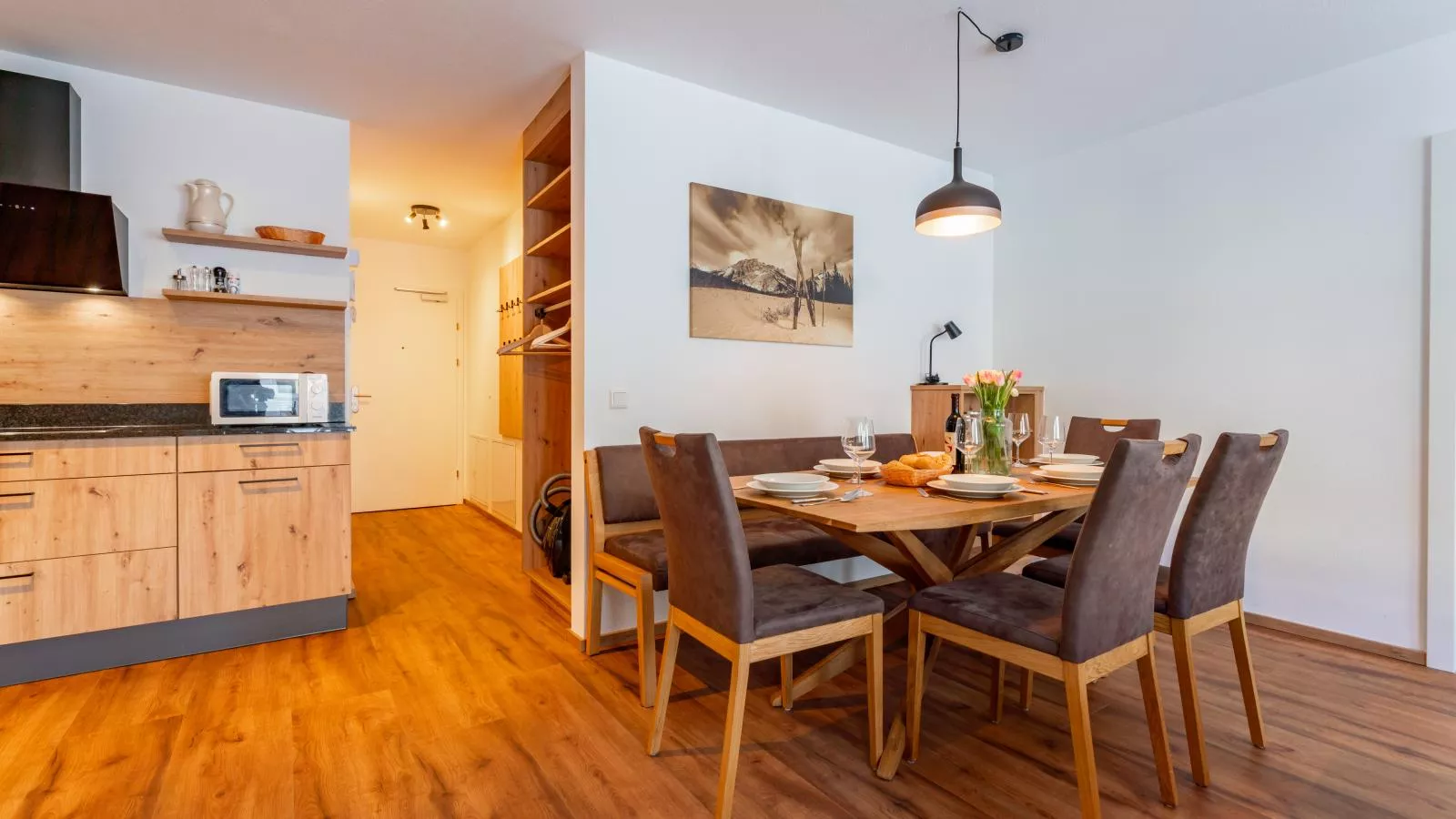 Falken Suites TOP 1-Eetkamer
