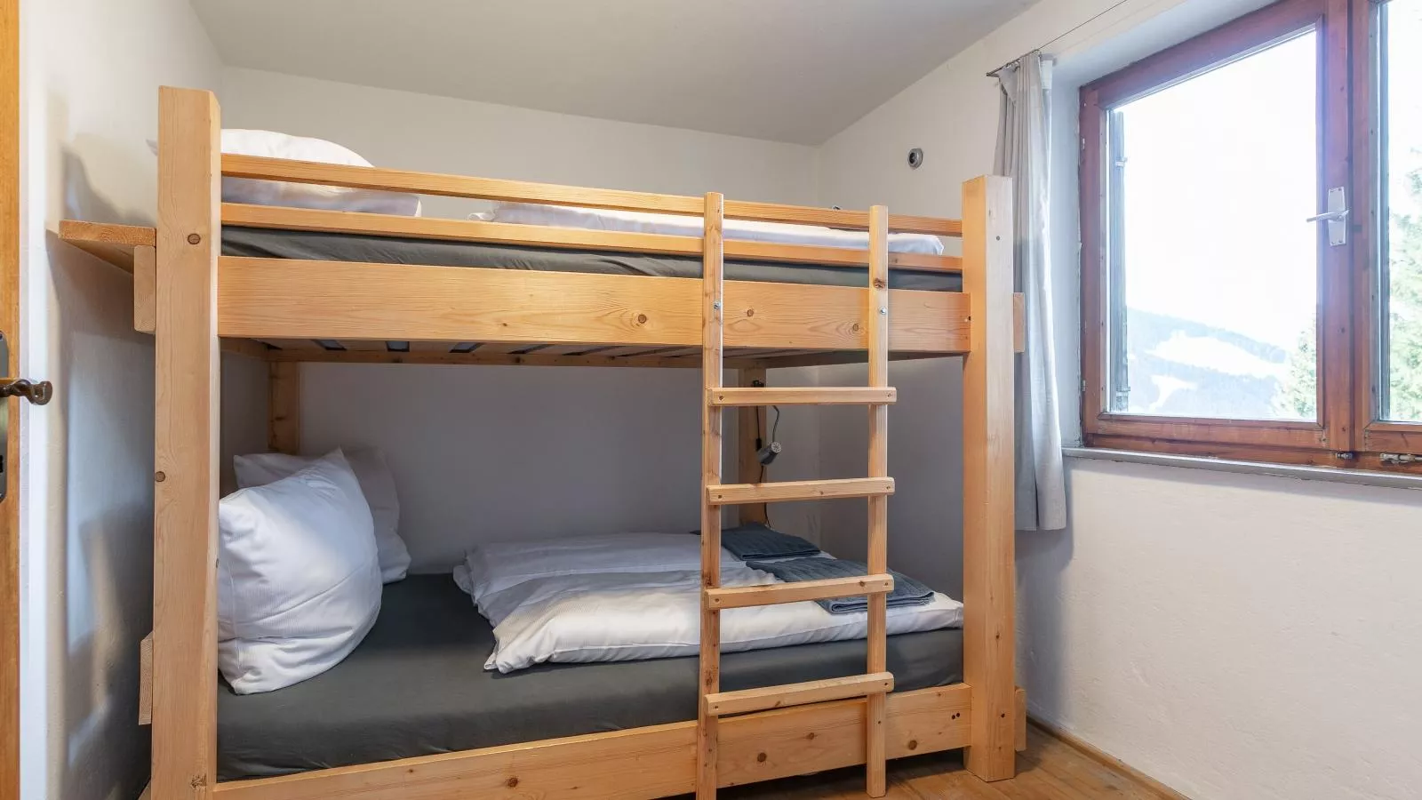 Sonnenhütte oben-Slaapkamer