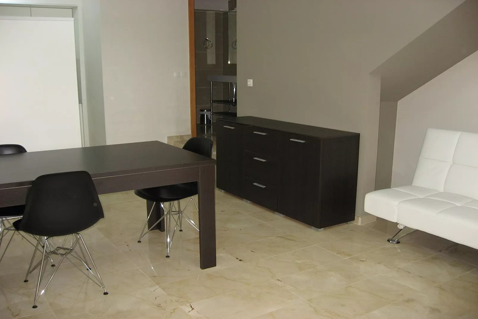 L' Escala trasero T24