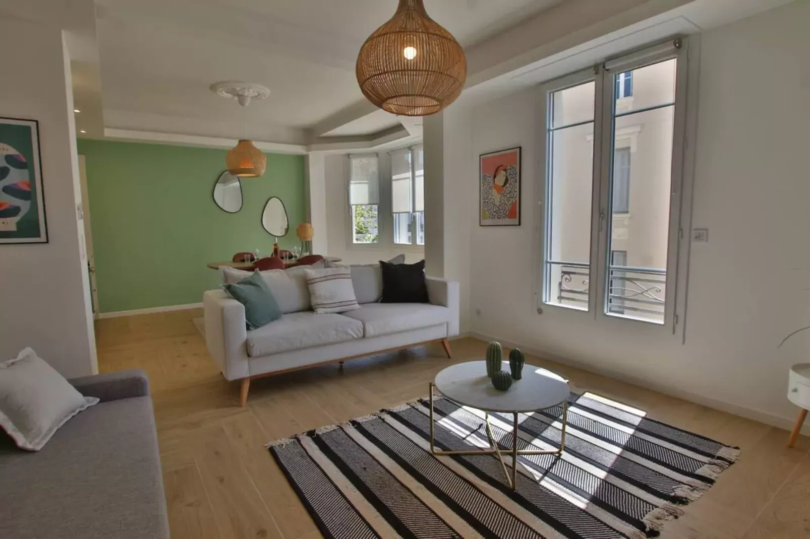 Appartement au Cœur du Centre-Ville d'Antibes-Woonkamer