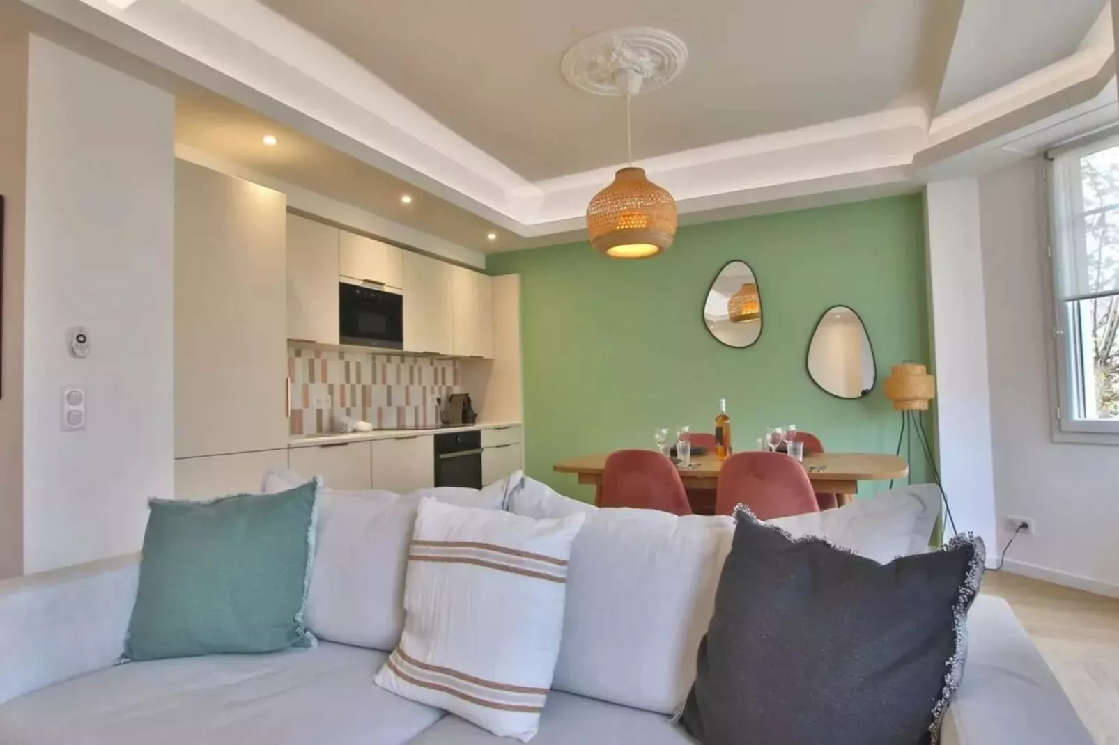 Appartement au Cœur du Centre-Ville d'Antibes-Woonkamer