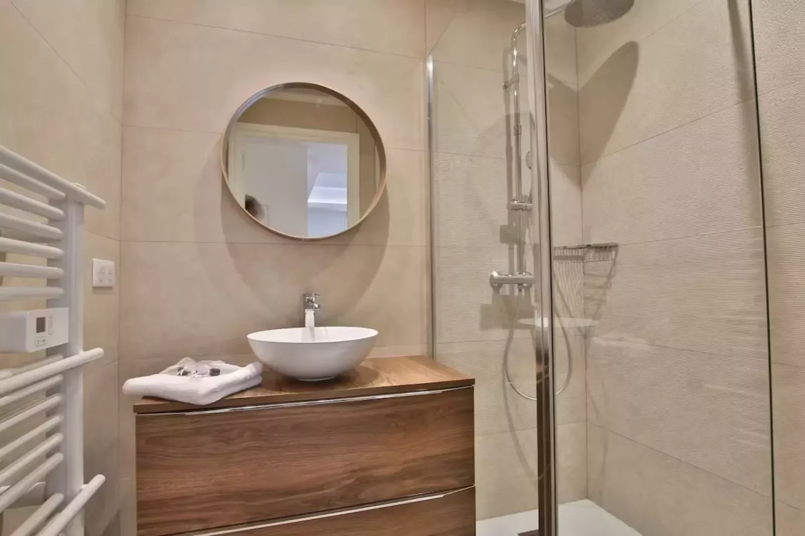 Appartement au Cœur du Centre-Ville d'Antibes-Badkamer