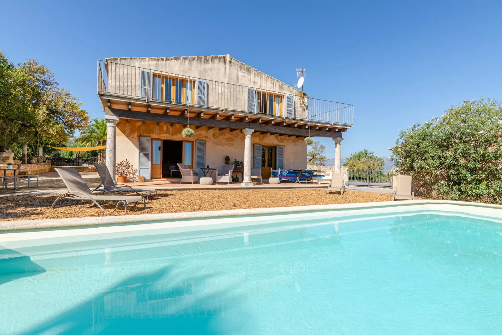 YourHouse Es Fiters-Buitenkant zomer