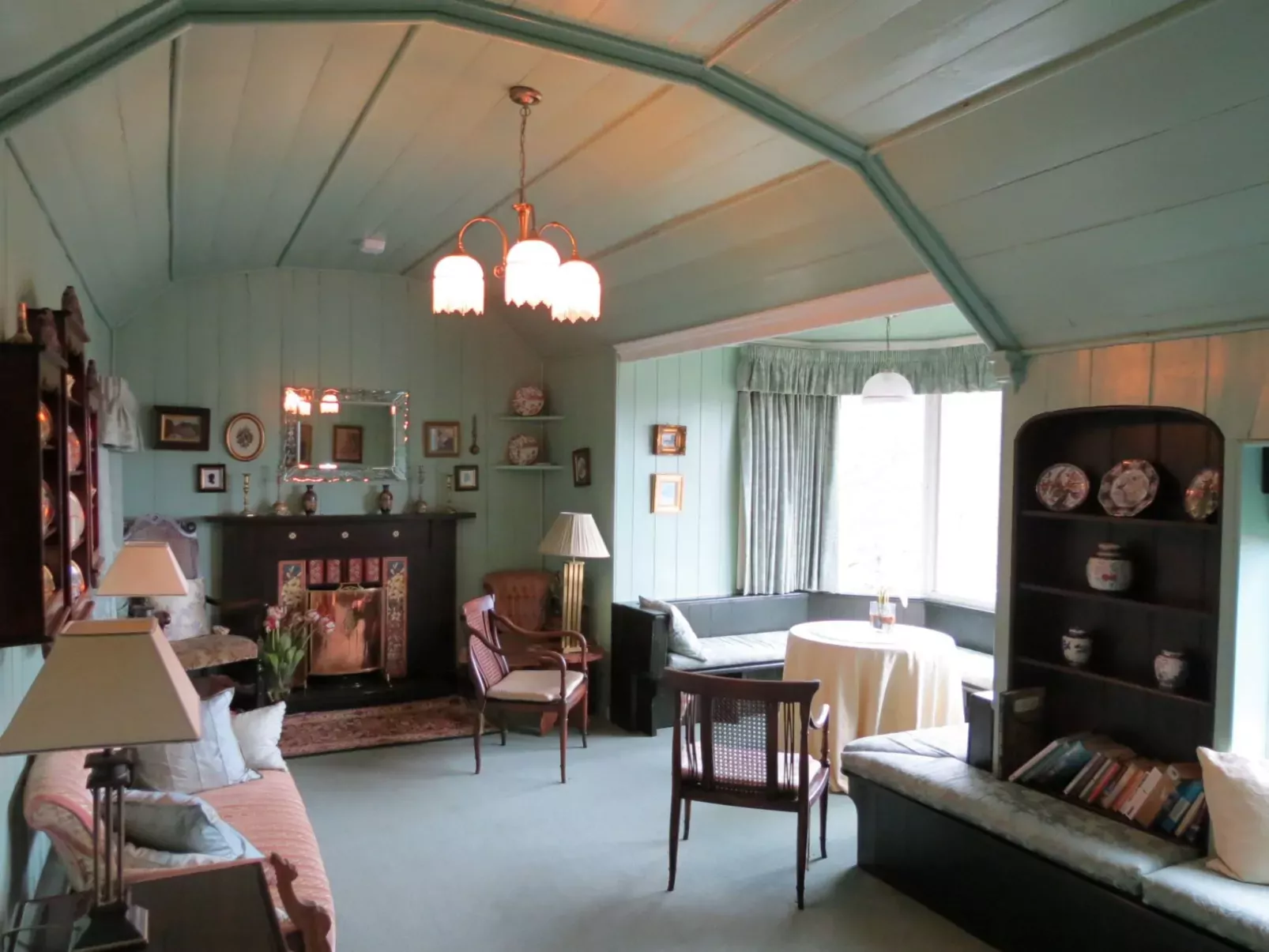Dhivach Lodge-Binnen