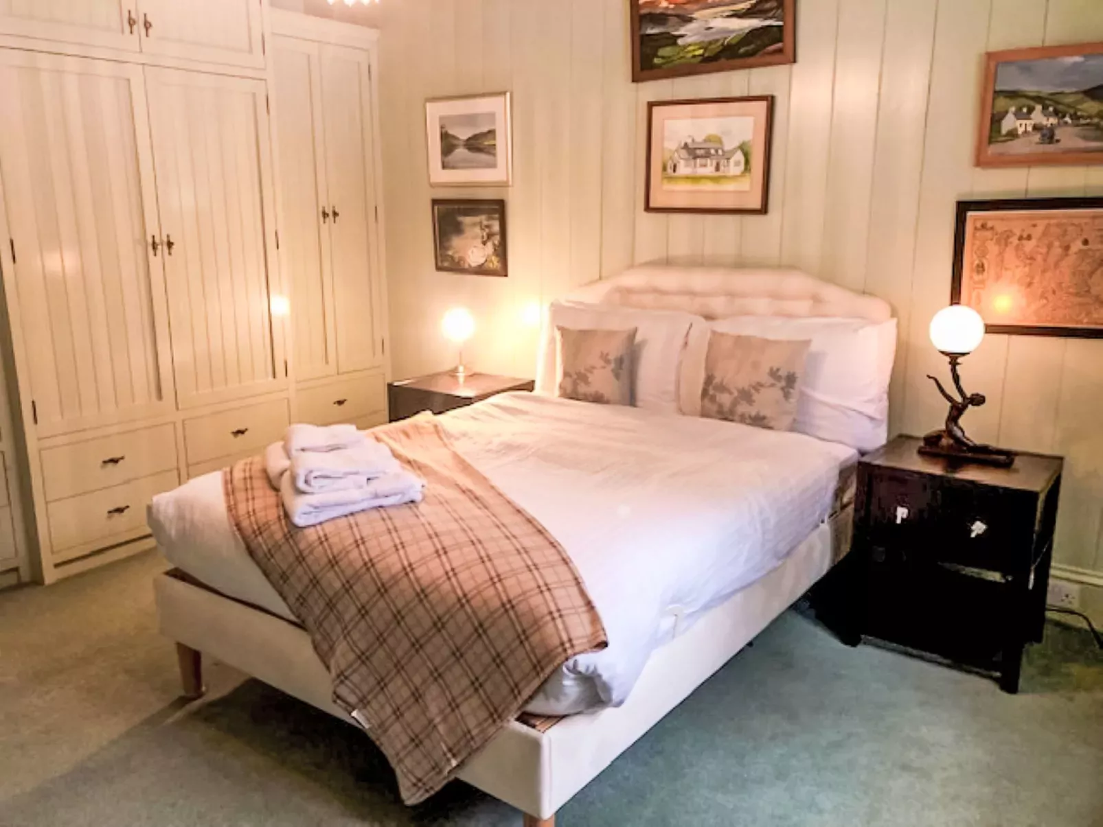 Dhivach Lodge-Binnen