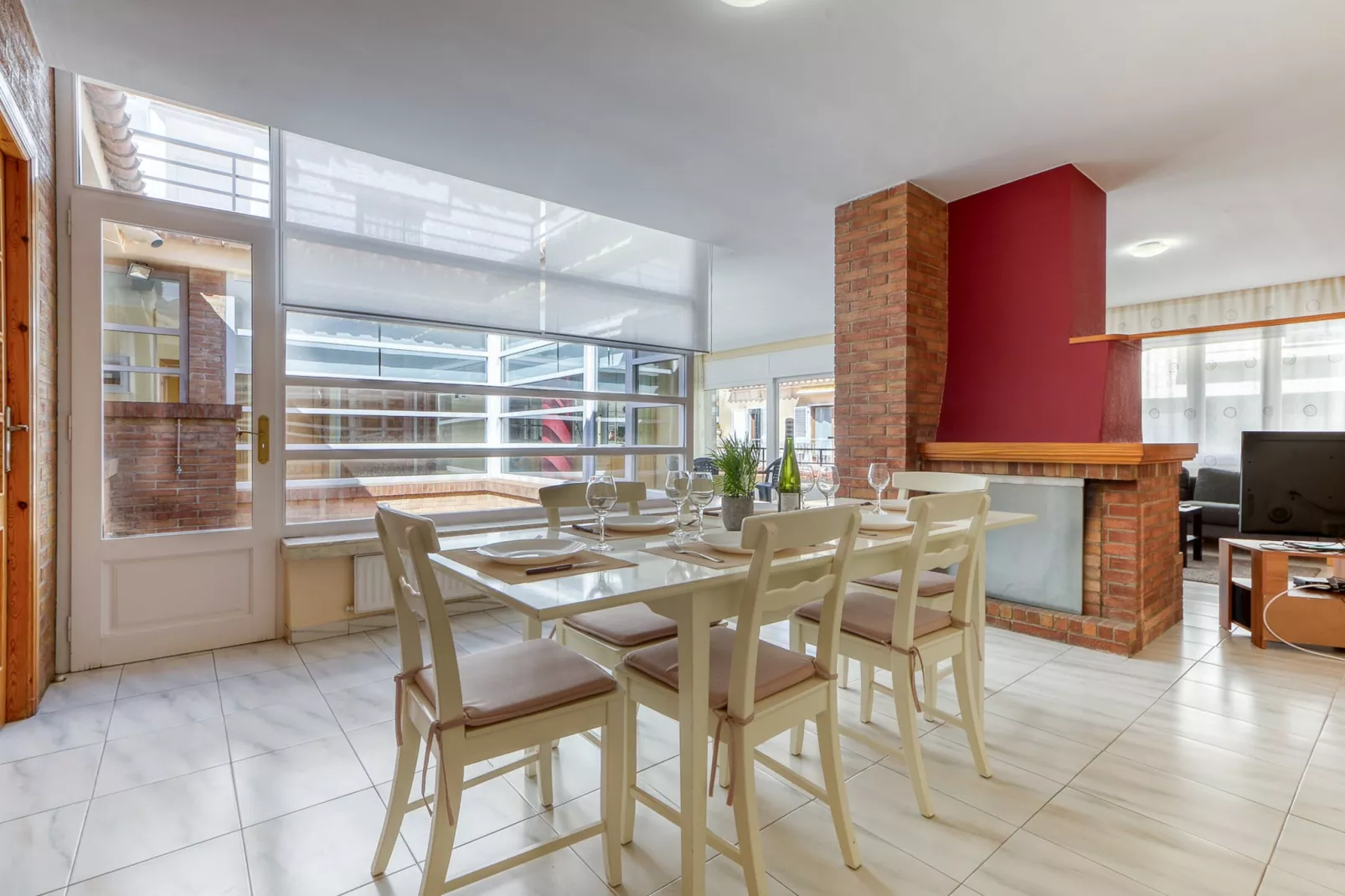 CASA COLOM Roses-Eetkamer