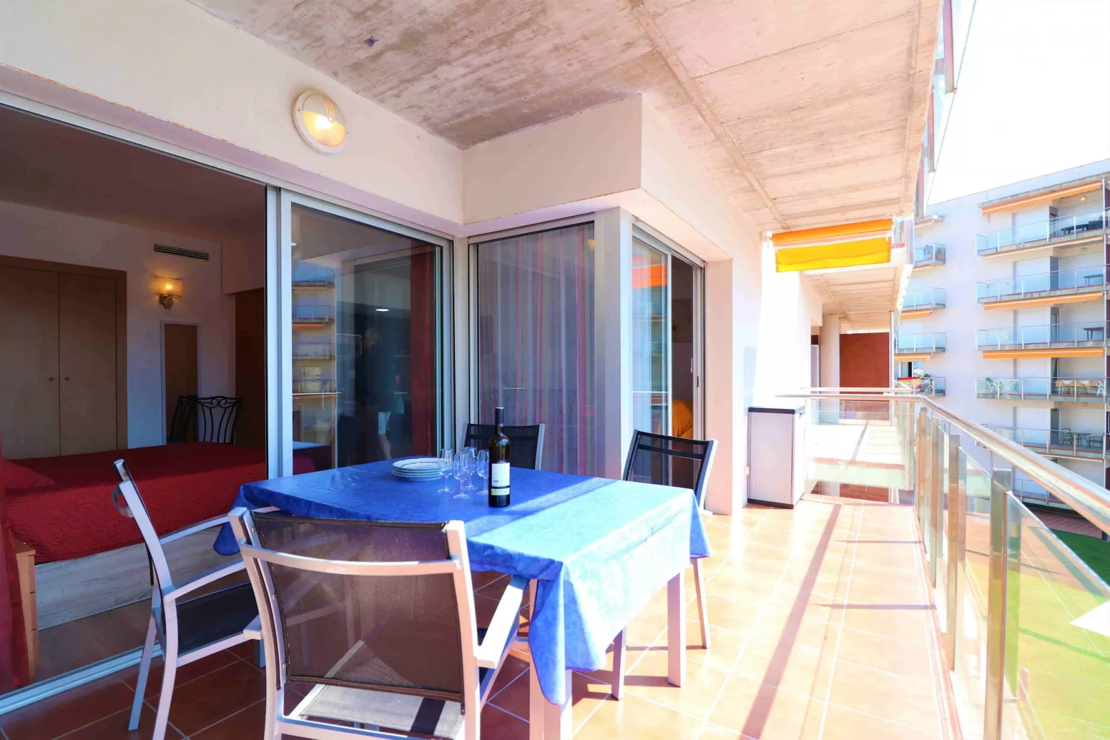 MARINES MESTRAL  2 5 Roses-Terrasbalkon