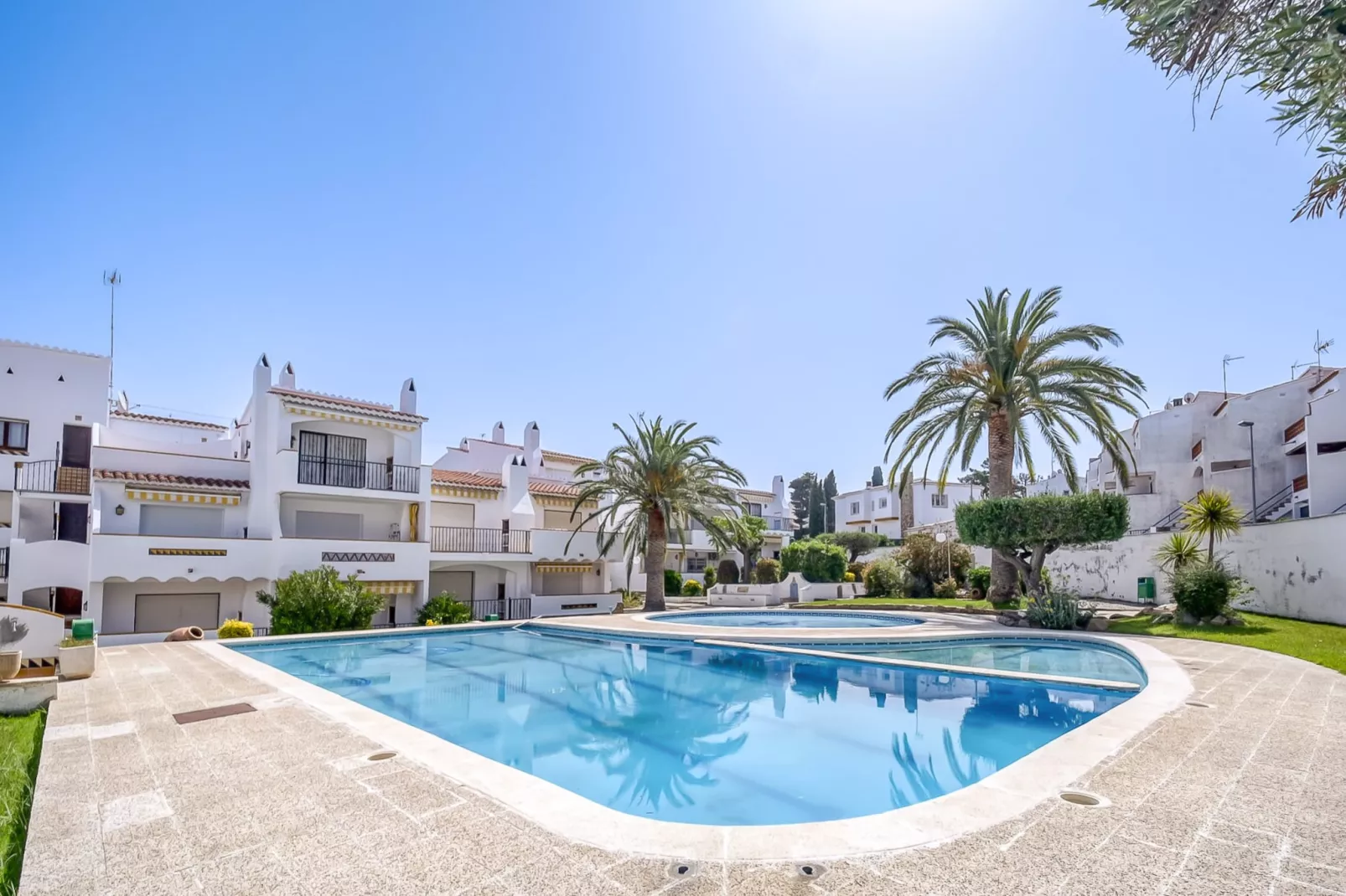 JARDINS I 22 Roses-Zwembad