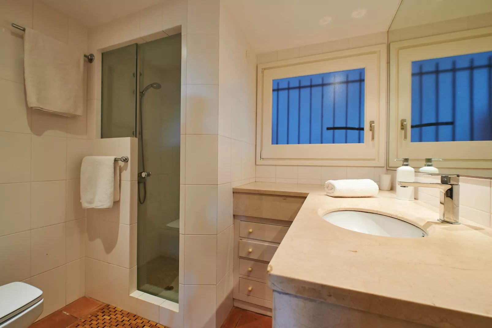 Cliper L-1-Badkamer