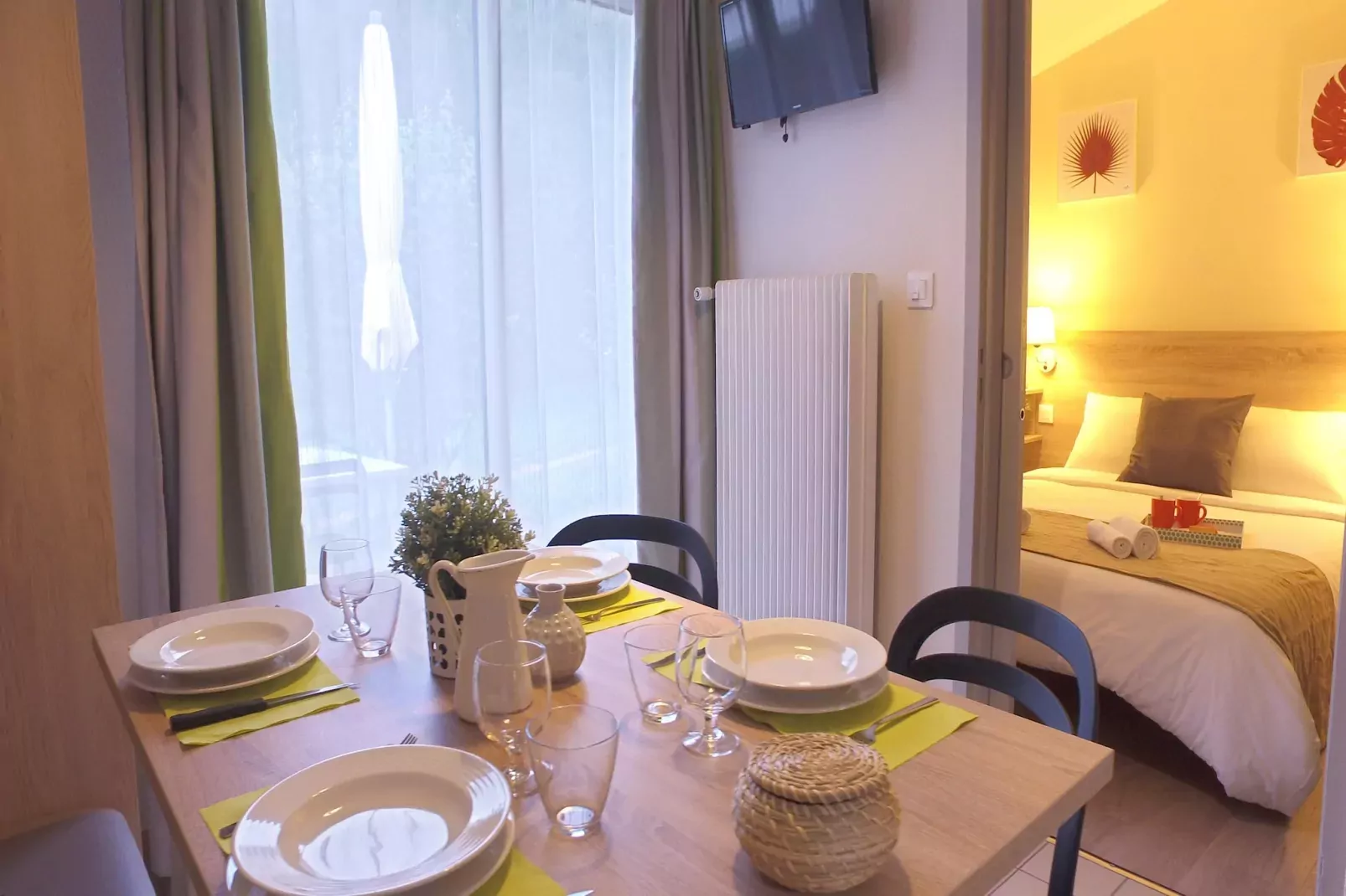 Gîte 2 Pièces 4 Personnes//Semur-en-Auxois-Eetkamer