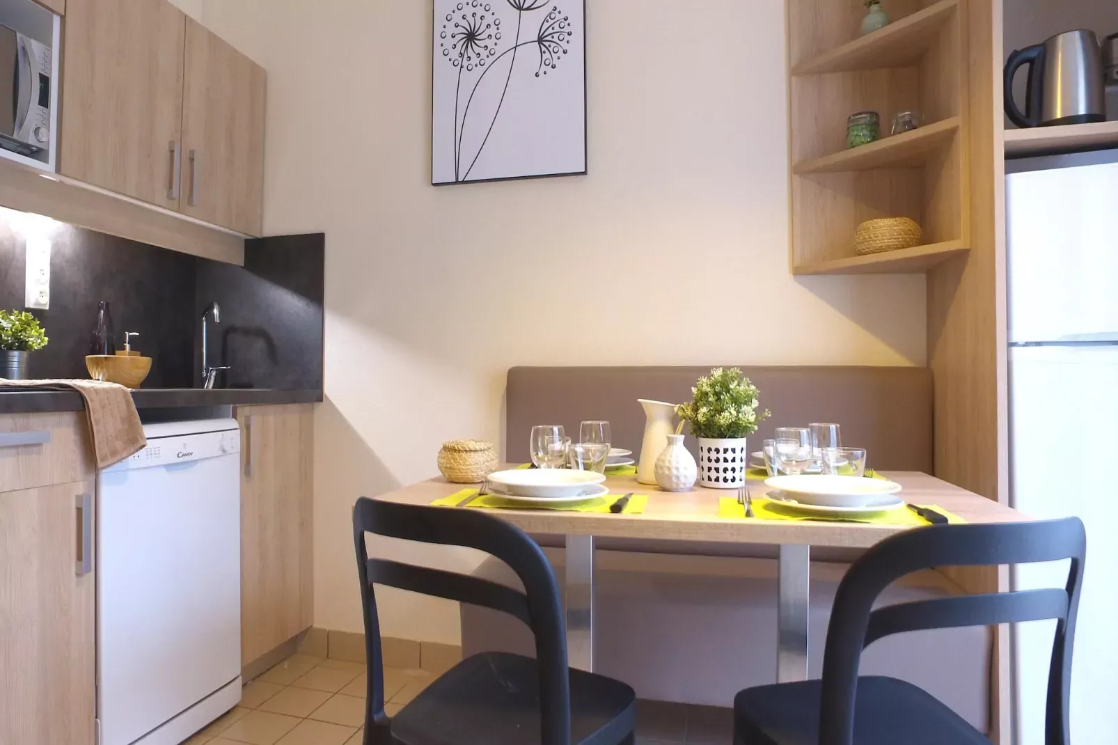 Gîte 2 Pièces 4 Personnes//Semur-en-Auxois-Eetkamer