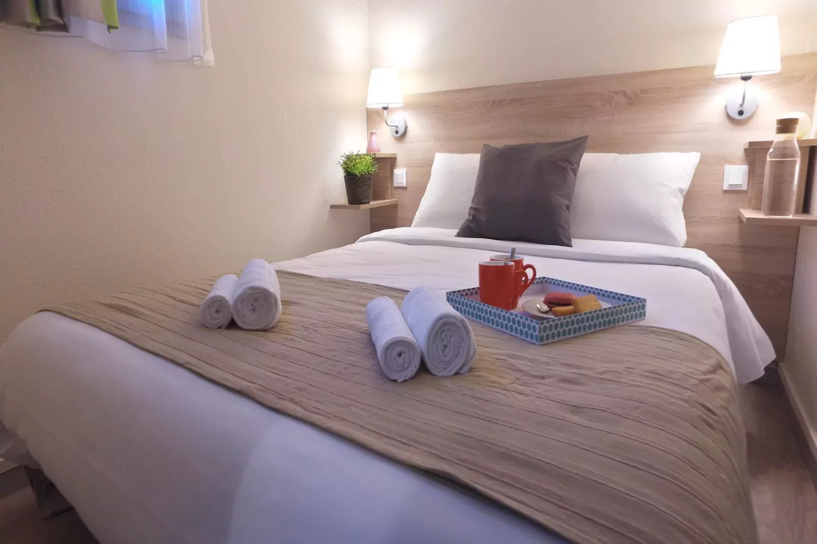 Gîte 2 Pièces 4 Personnes//Semur-en-Auxois-Slaapkamer