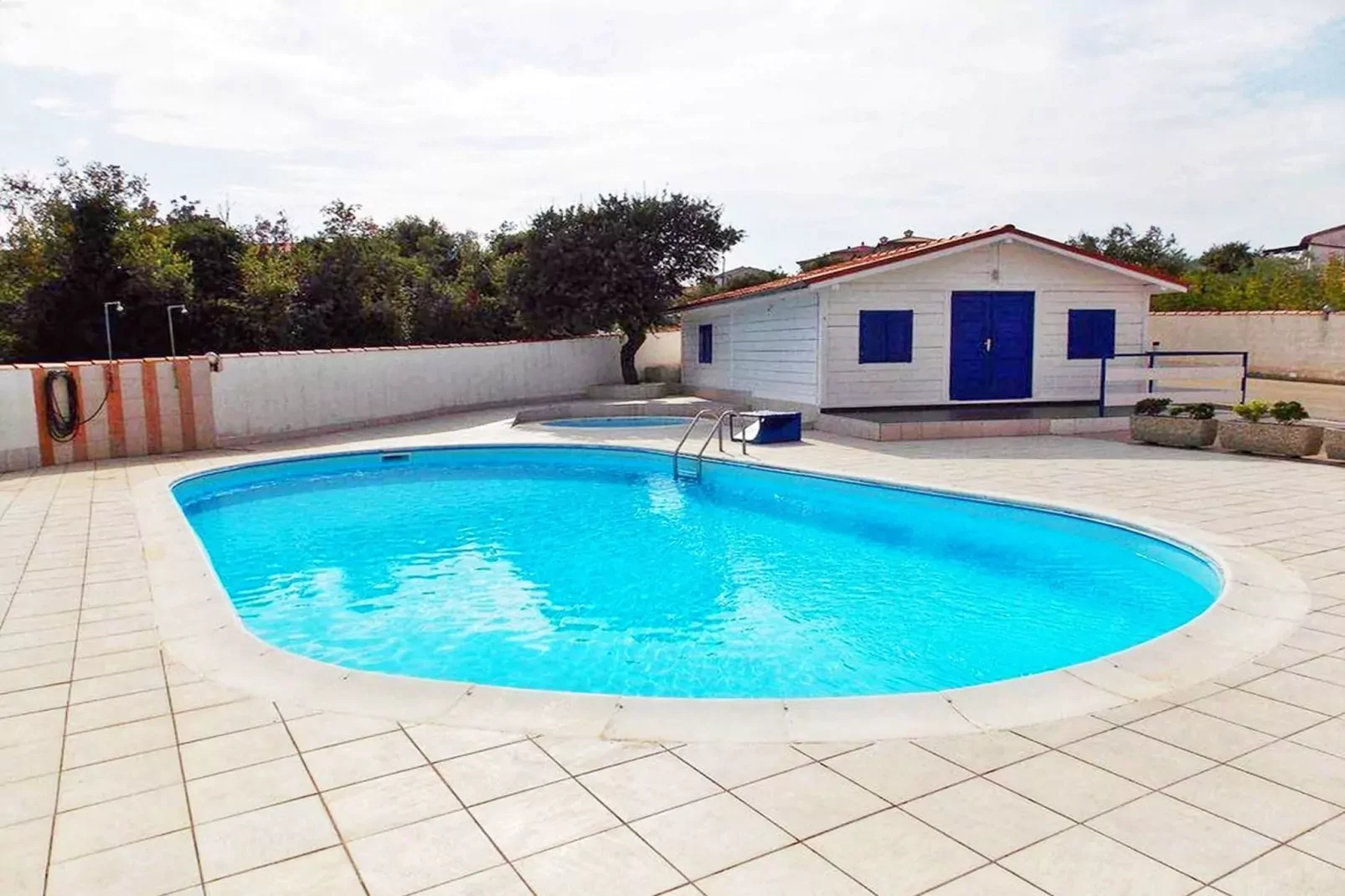 Apartment with Pool in Liznjan - Buneta-Zwembad