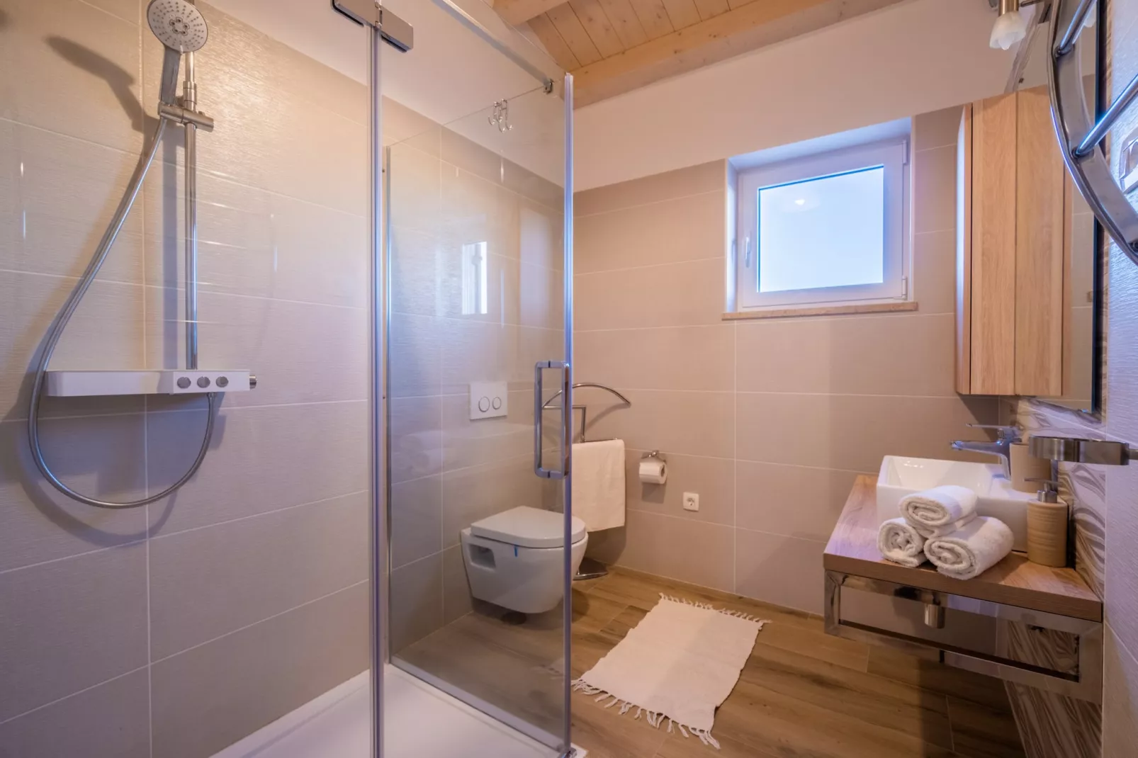 Villa Arkaim with Private Pool-Badkamer