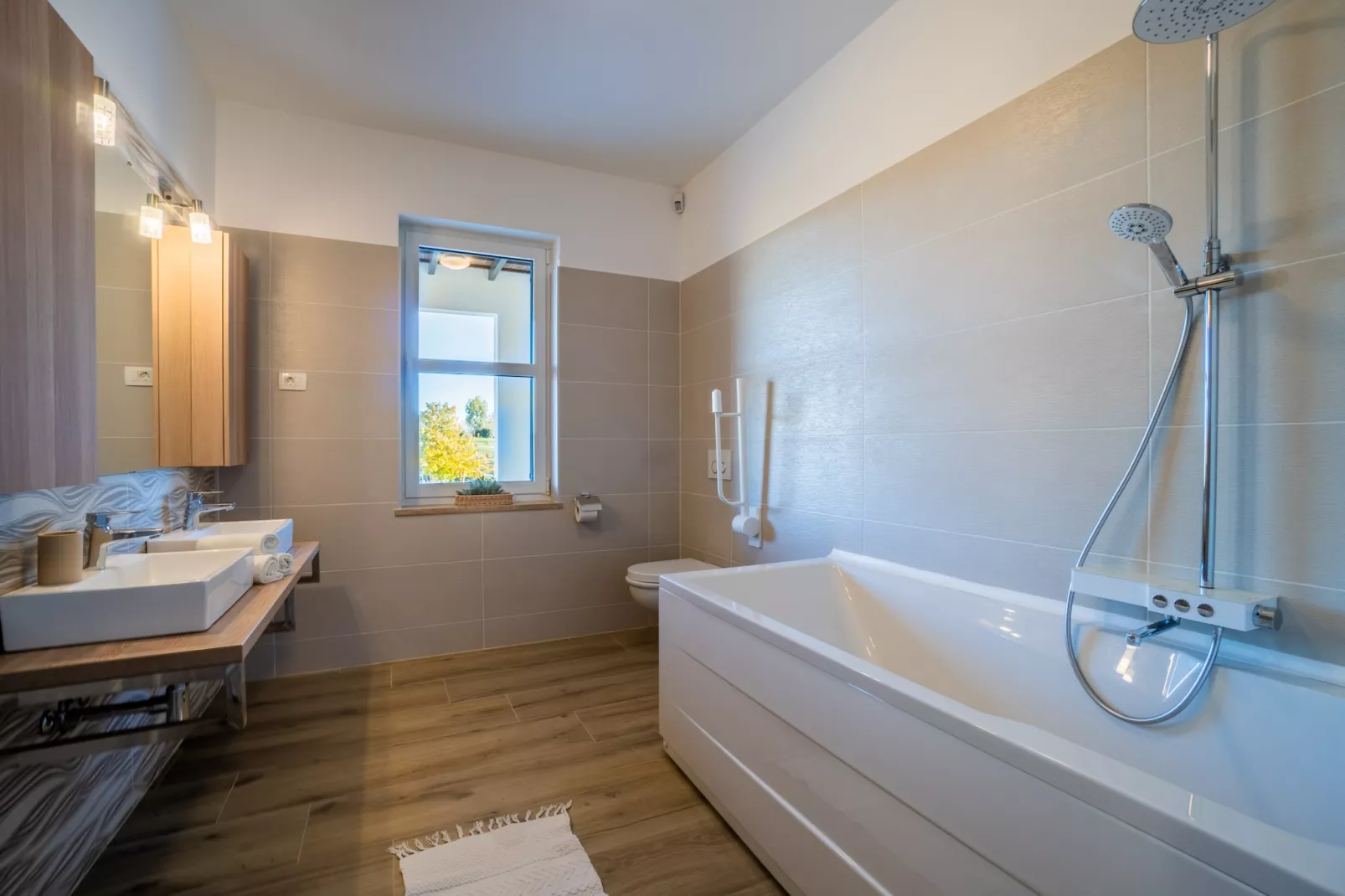 Villa Arkaim with Private Pool-Badkamer