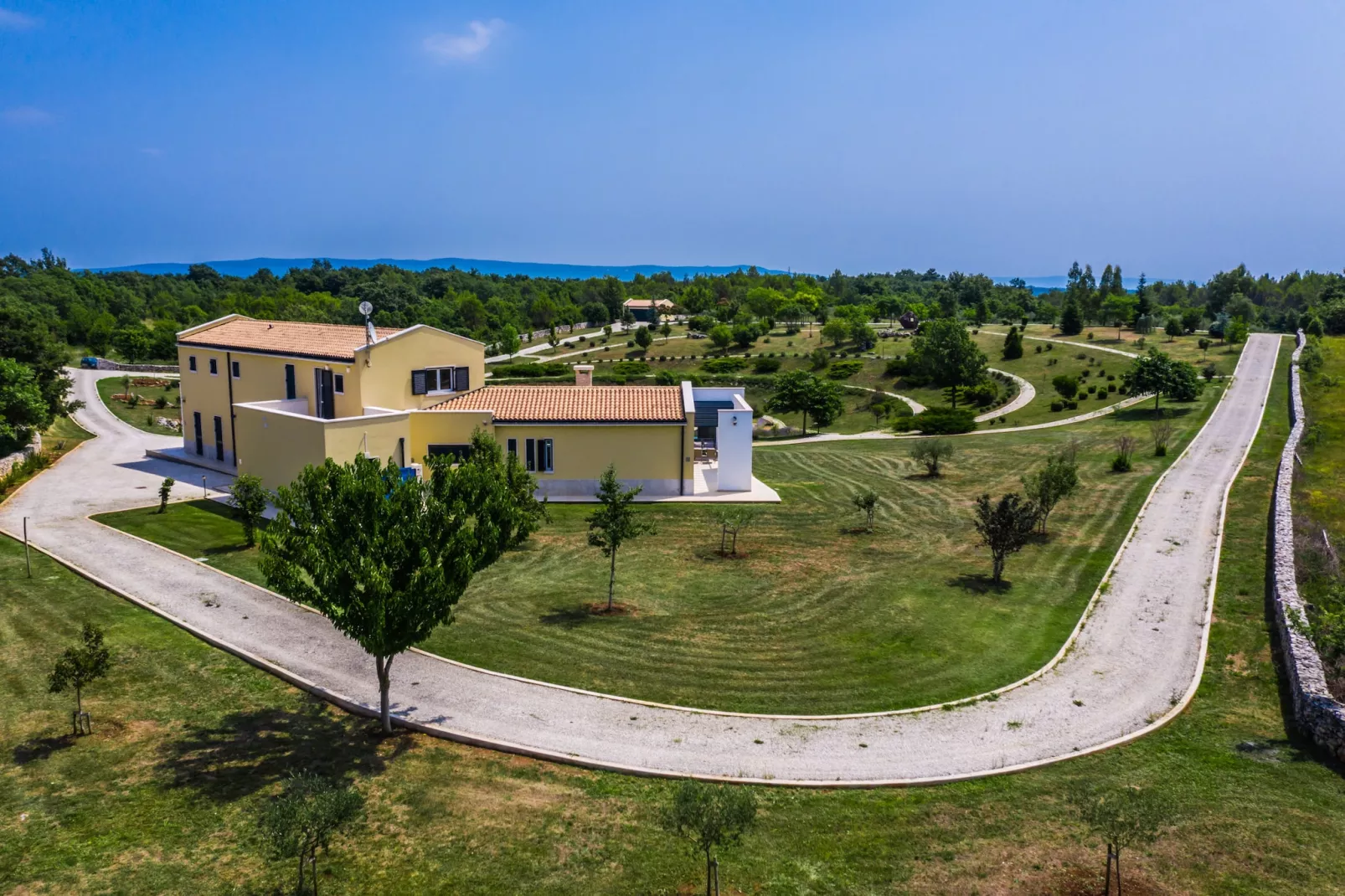 Villa Arkaim with Private Pool-Tuinen zomer