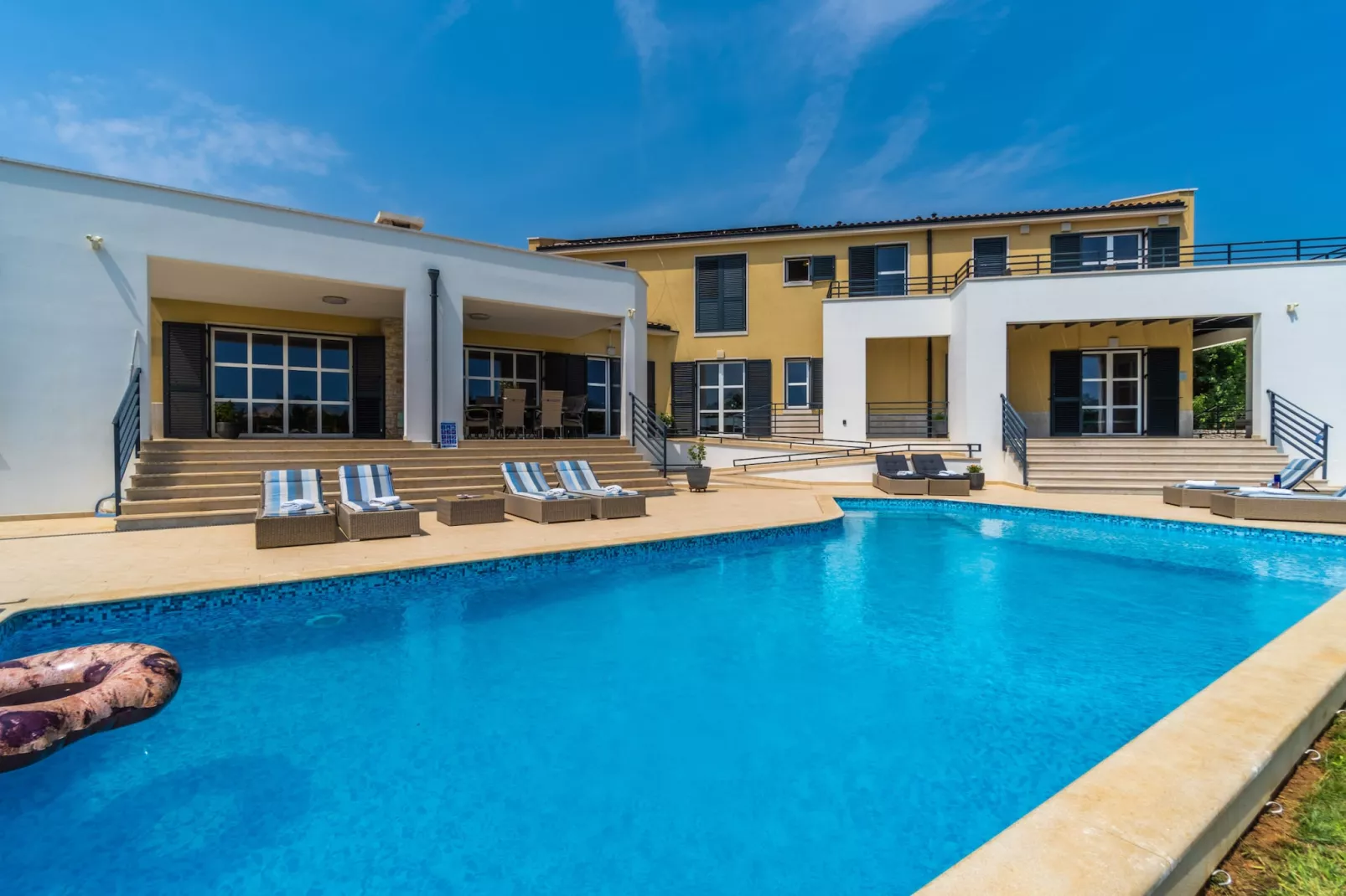 Villa Arkaim with Private Pool-Buitenlucht