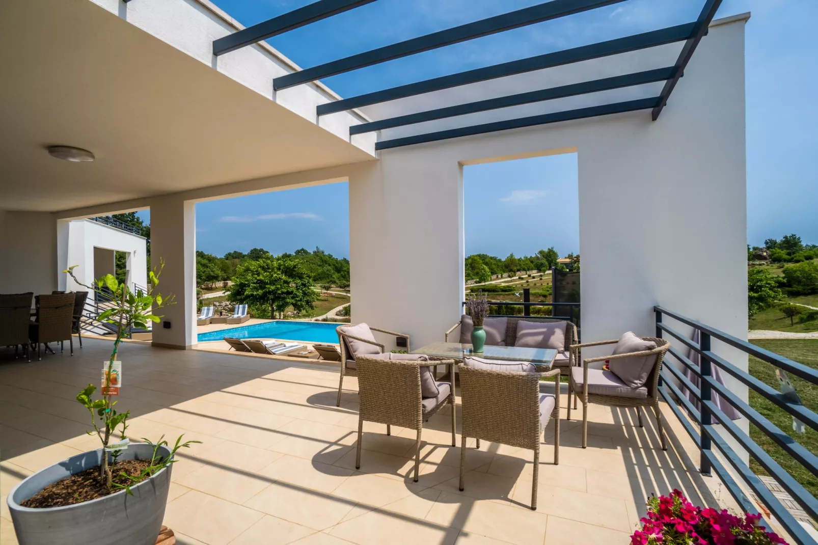 Villa Arkaim with Private Pool-Terras