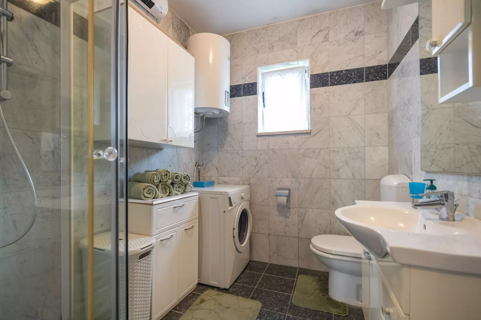 Apartment Jano with Balcony - Shabby Chic-Badkamer