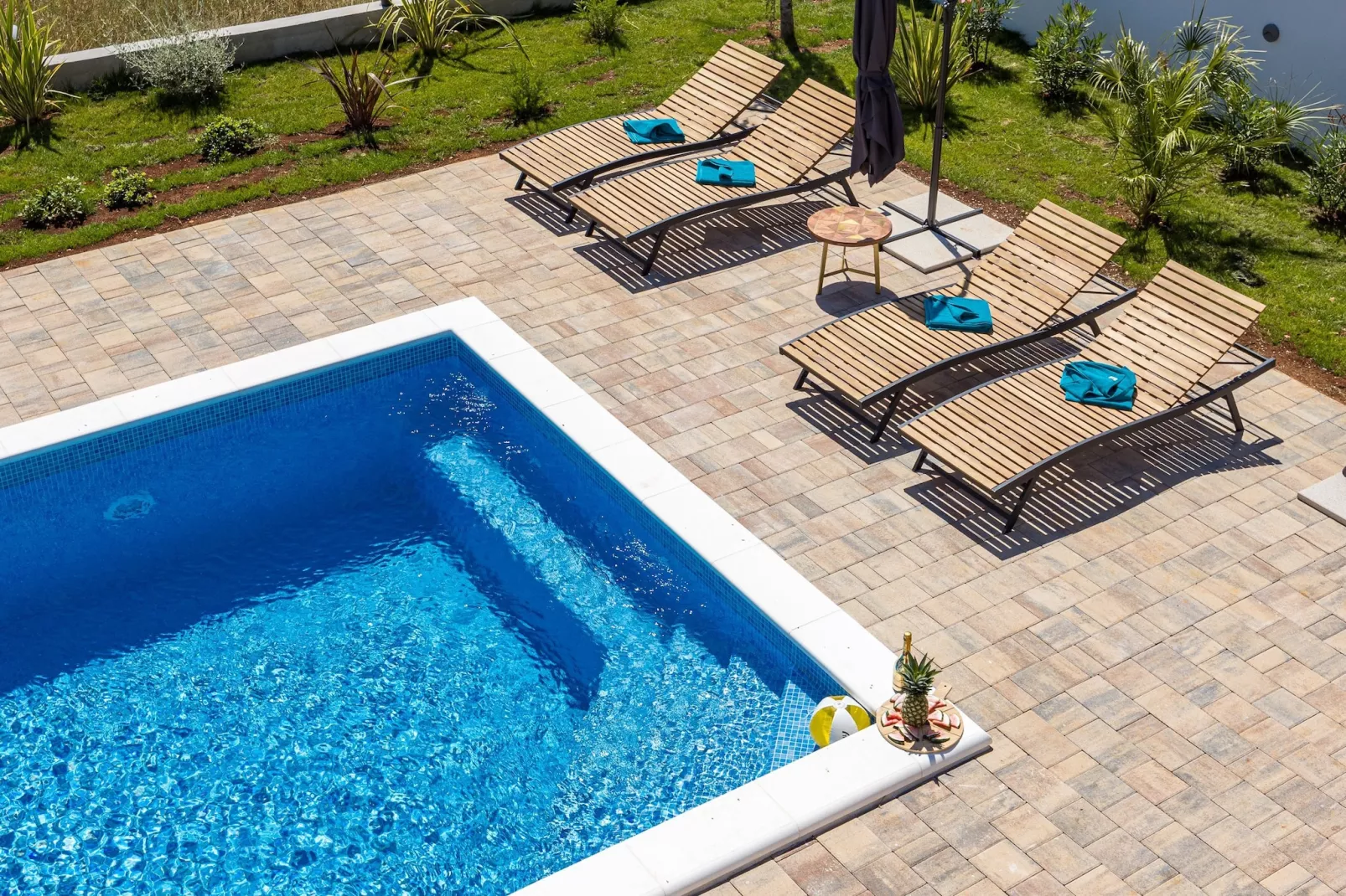 Enchanting Villa Bianca North with Pool and Jacuzz-Zwembad