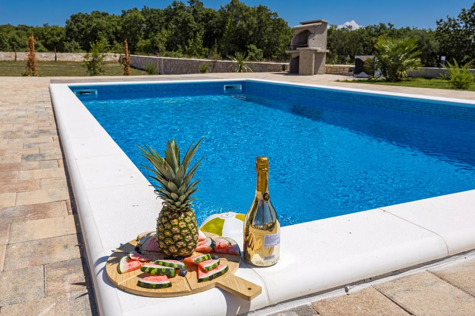 Enchanting Villa Bianca North with Pool and Jacuzz-Zwembad