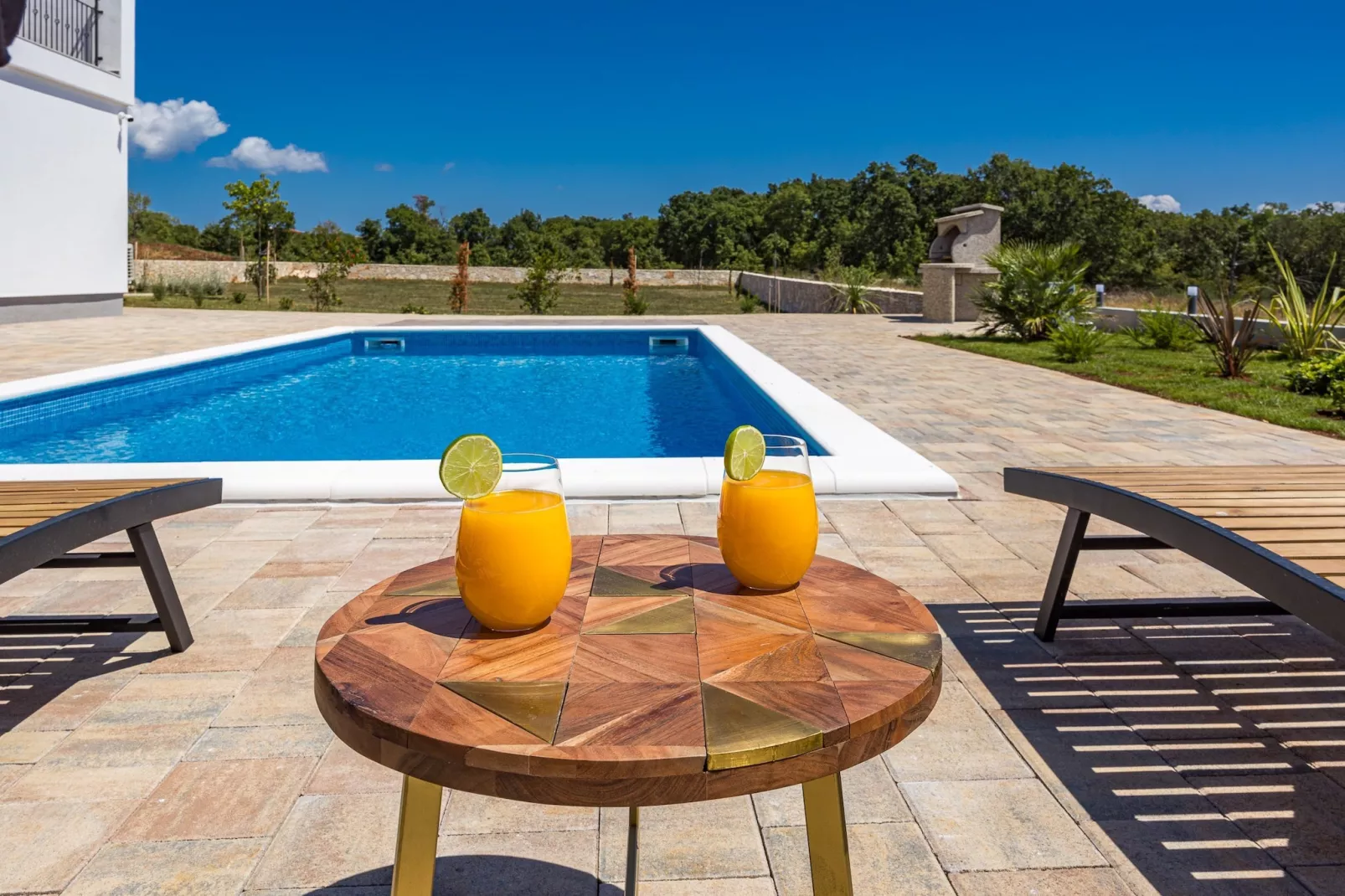 Enchanting Villa Bianca North with Pool and Jacuzz-Zwembad